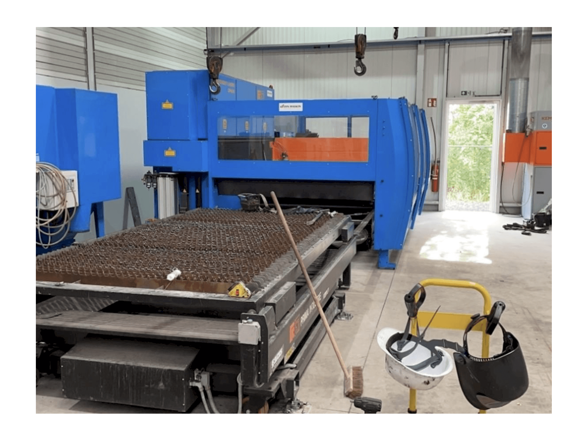 Vista Frontal da Prima Industrie Platino 1530 máquina