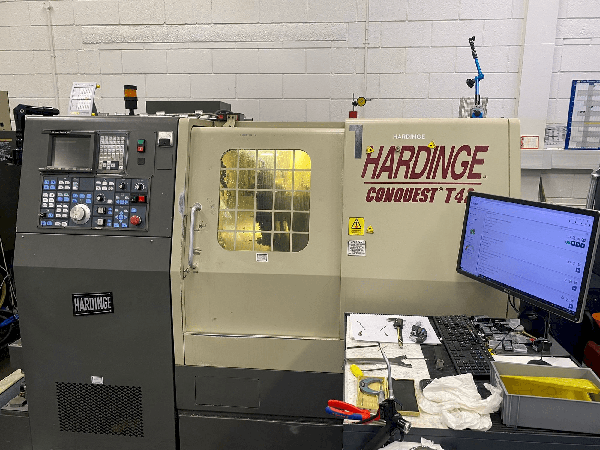Vista Frontal da HARDINGE Conquest T42 máquina