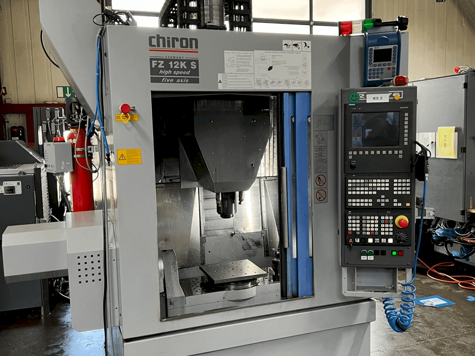 Vista Frontal da CHIRON FZ12 KS máquina