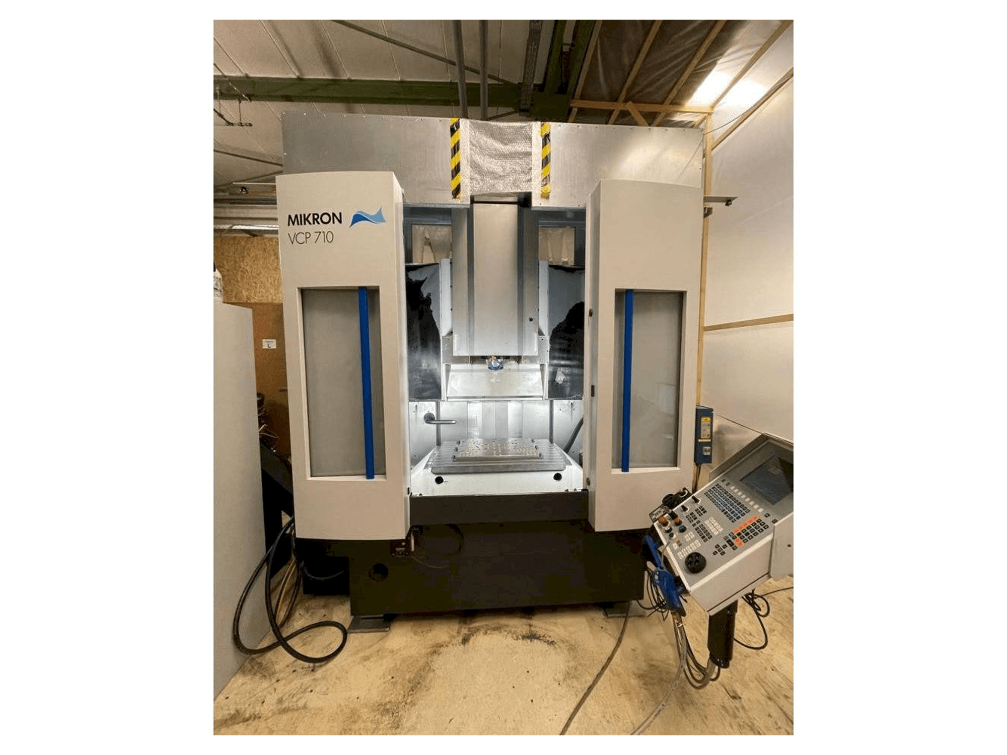 Vista Frontal da MIKRON VCP 710 máquina