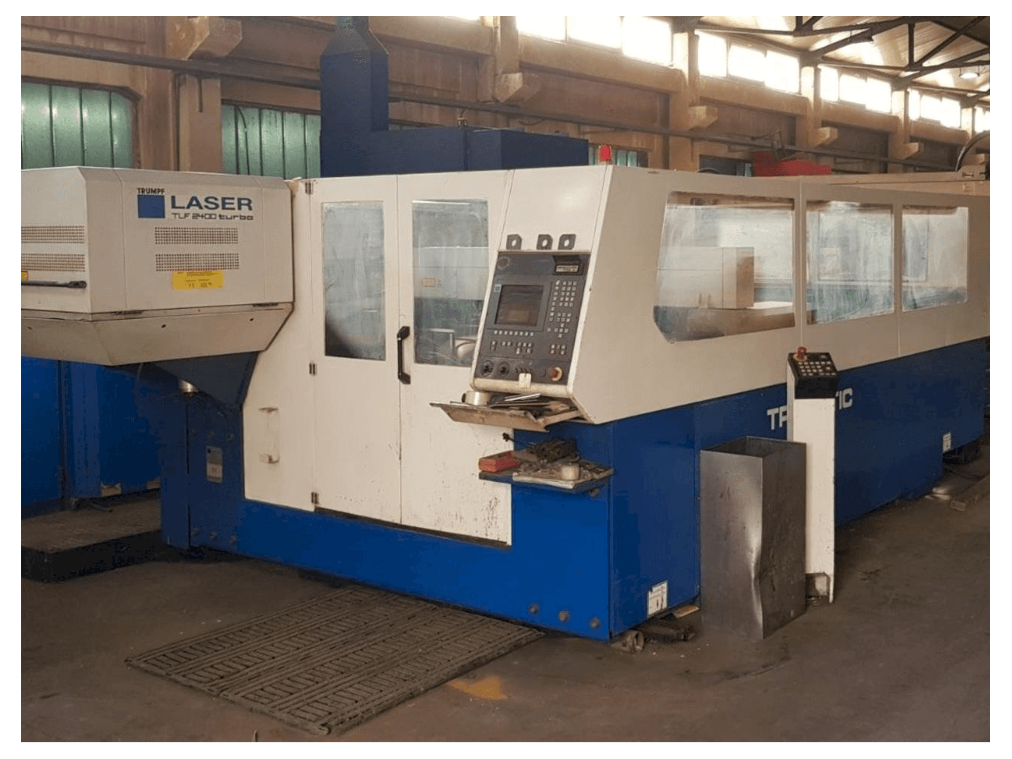 Vista Frontal da Trumpf Trumatic L3030 máquina