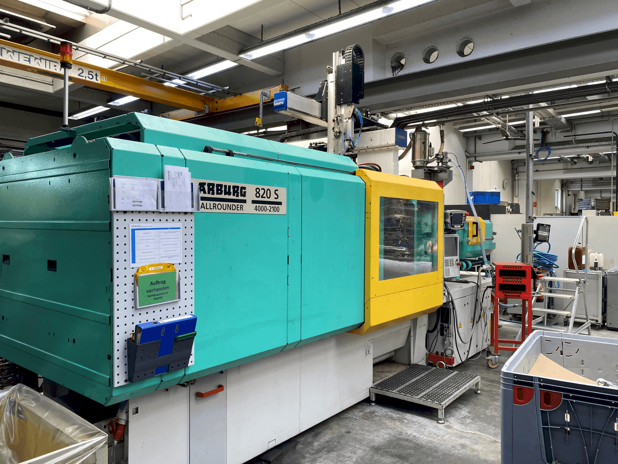 Vista Frontal da Arburg Allrounder 820 S 4000-2100 máquina