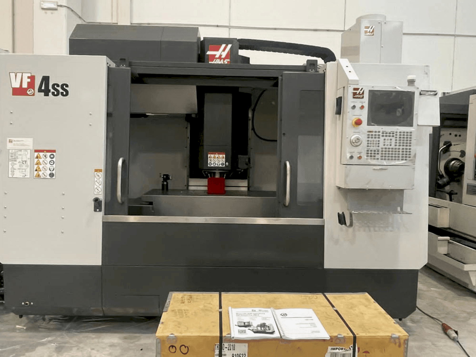 Vista Frontal da HAAS VF4SS (2019) máquina