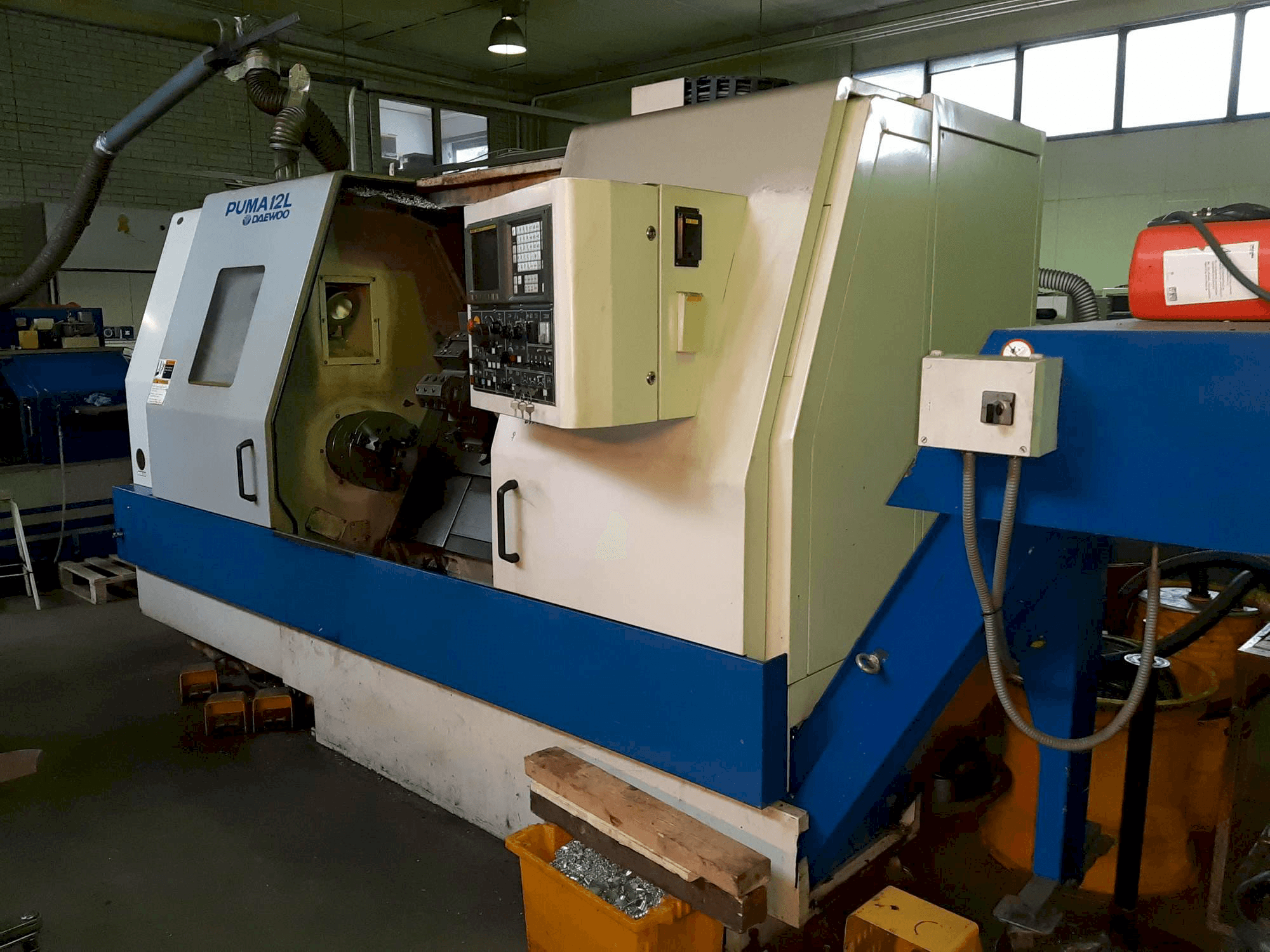 Vista Frontal da DAEWOO PUMA 12L máquina