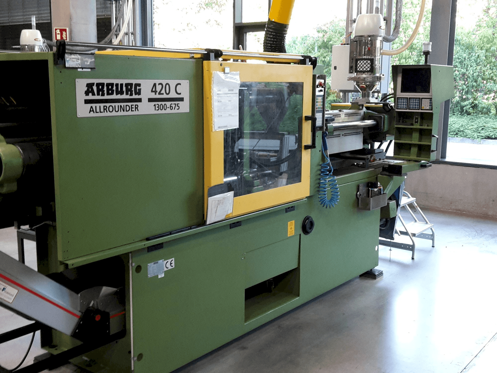 Vista Frontal da Arburg Allrounder 420 C 1300 - 675 máquina