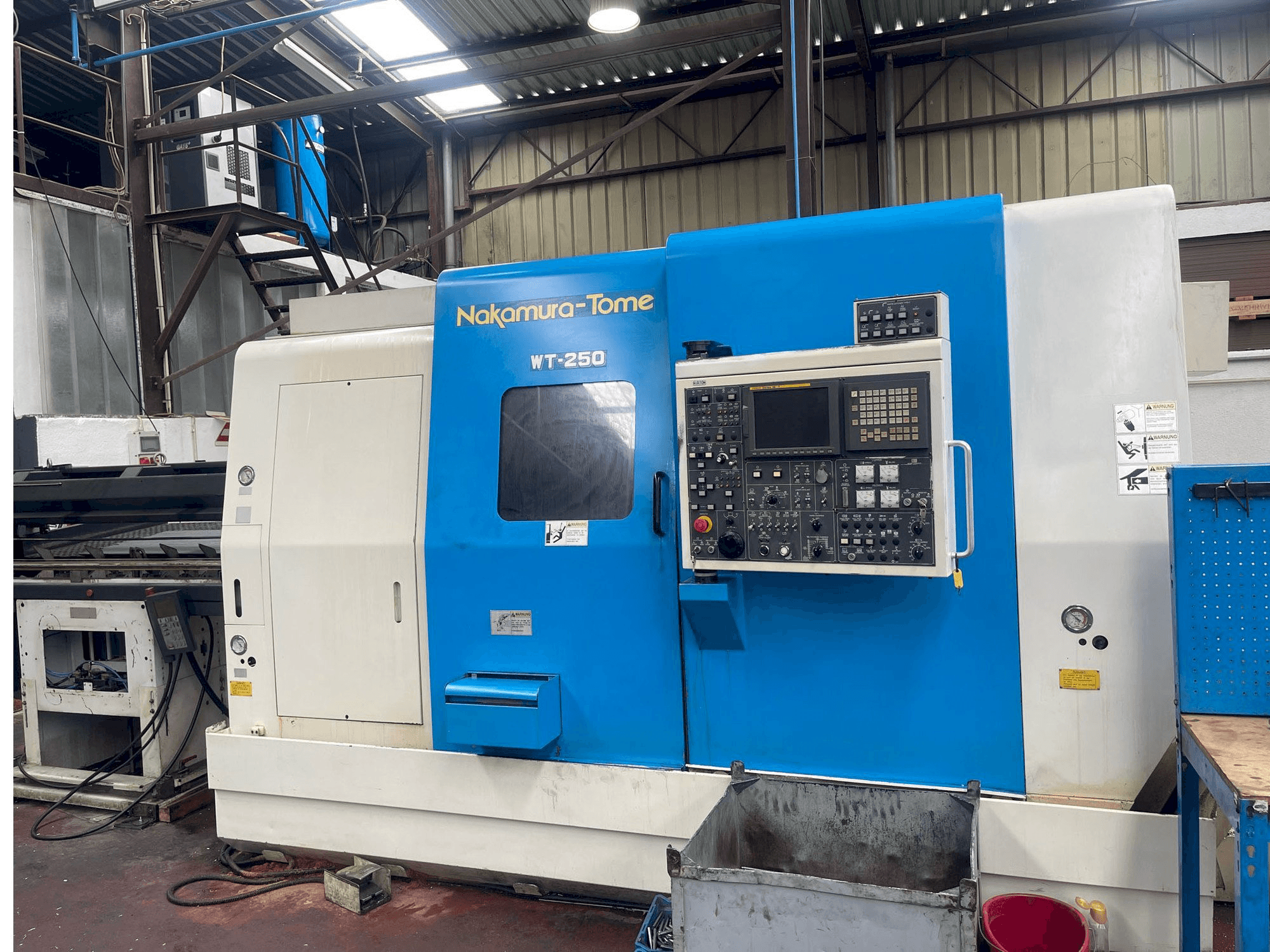Vista Frontal da NAKAMURA Tome WT-250 máquina