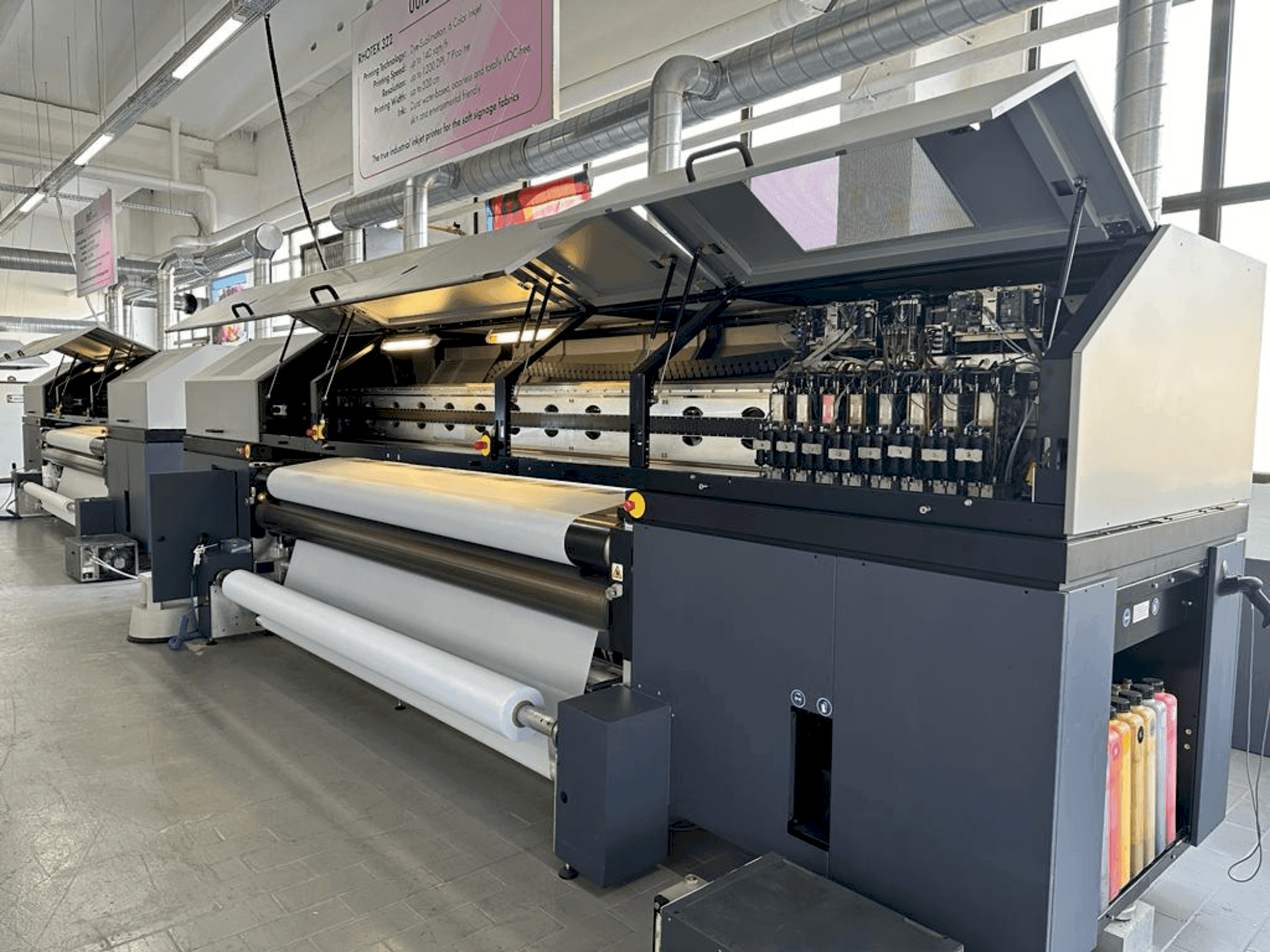 Vista Frontal da Durst Rhotex 322 máquina