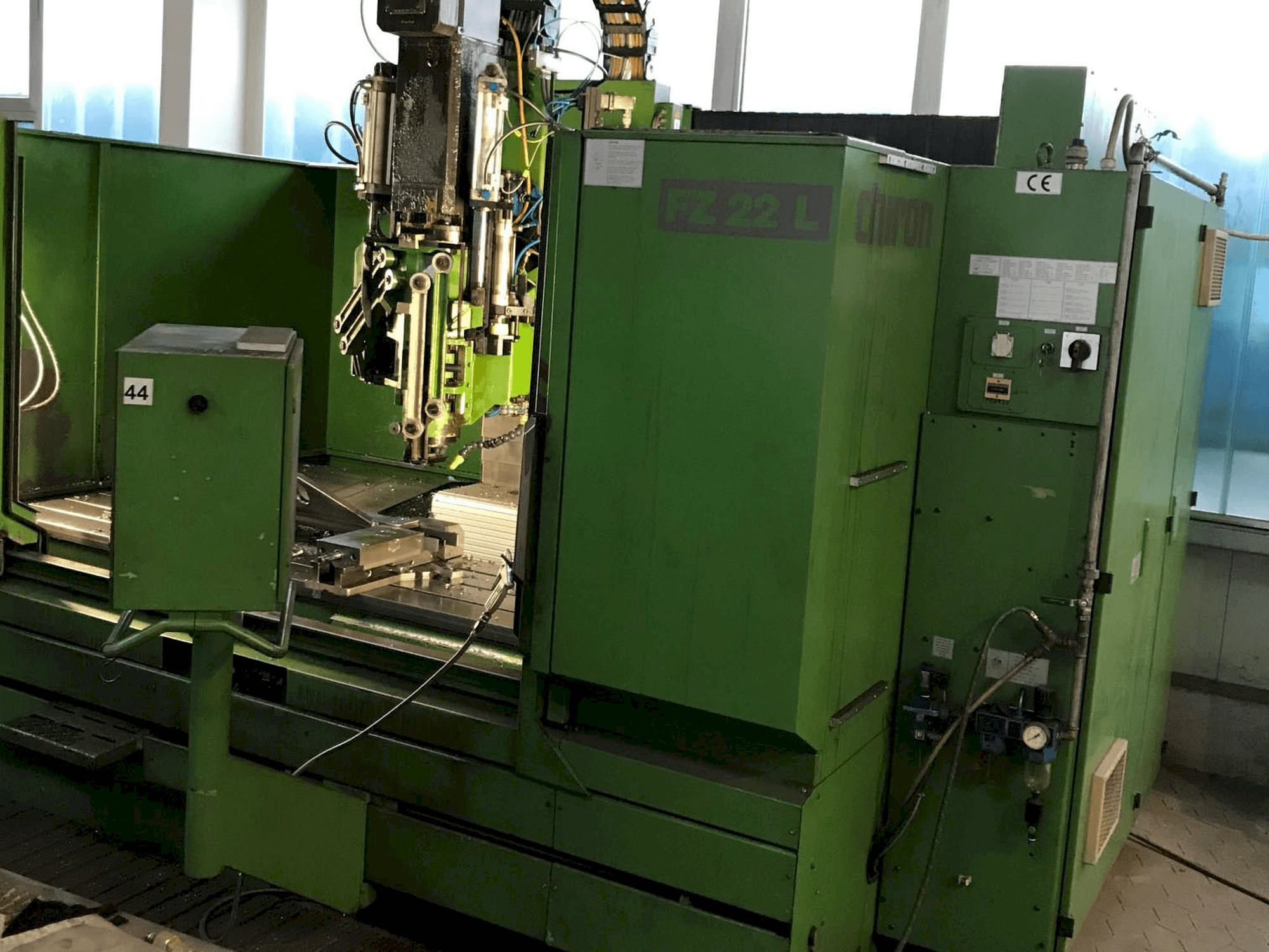 Vista Frontal da CHIRON FZ 22 L máquina