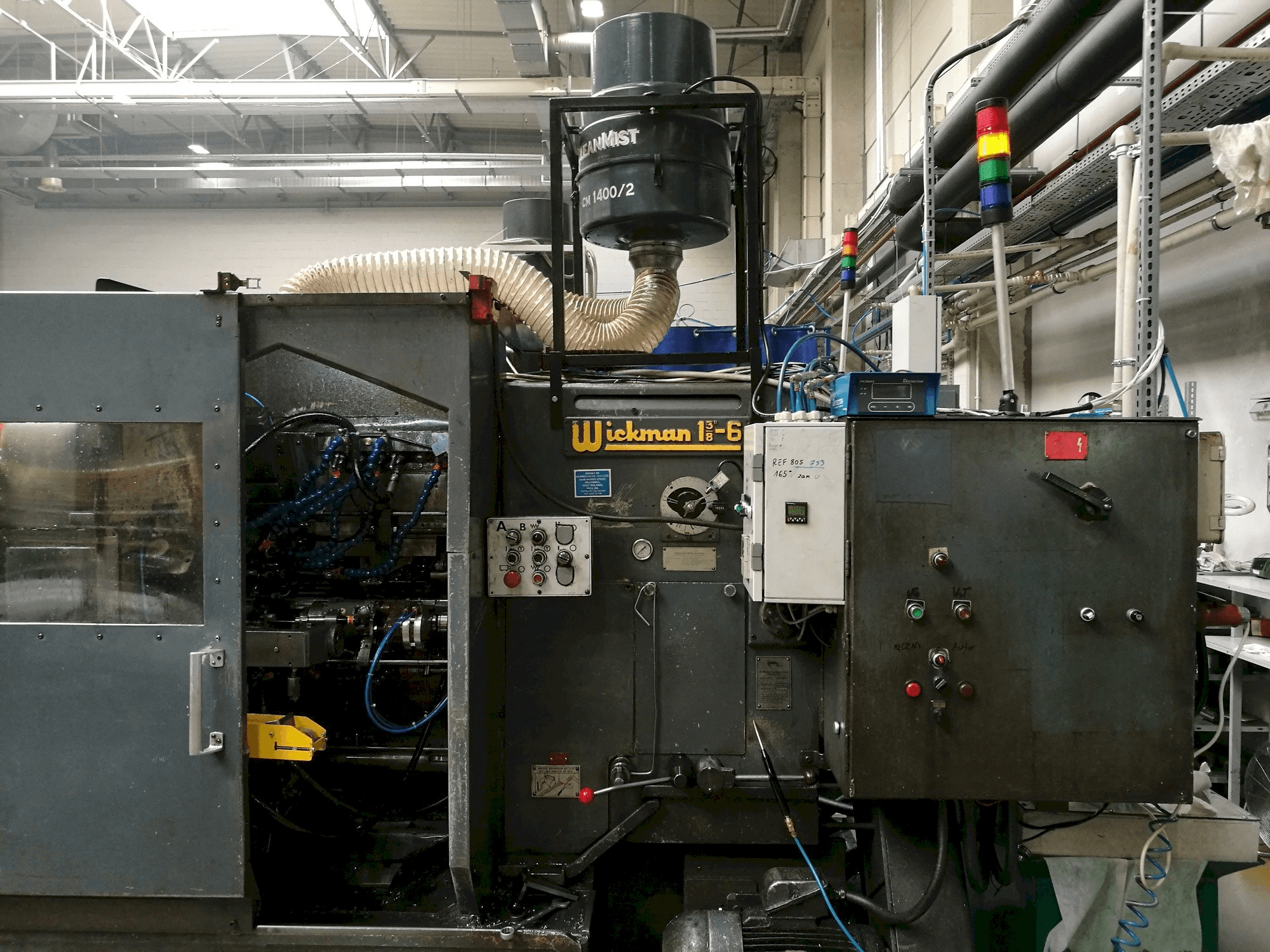 Vista Frontal da Wickman 1 3/8"-6 máquina