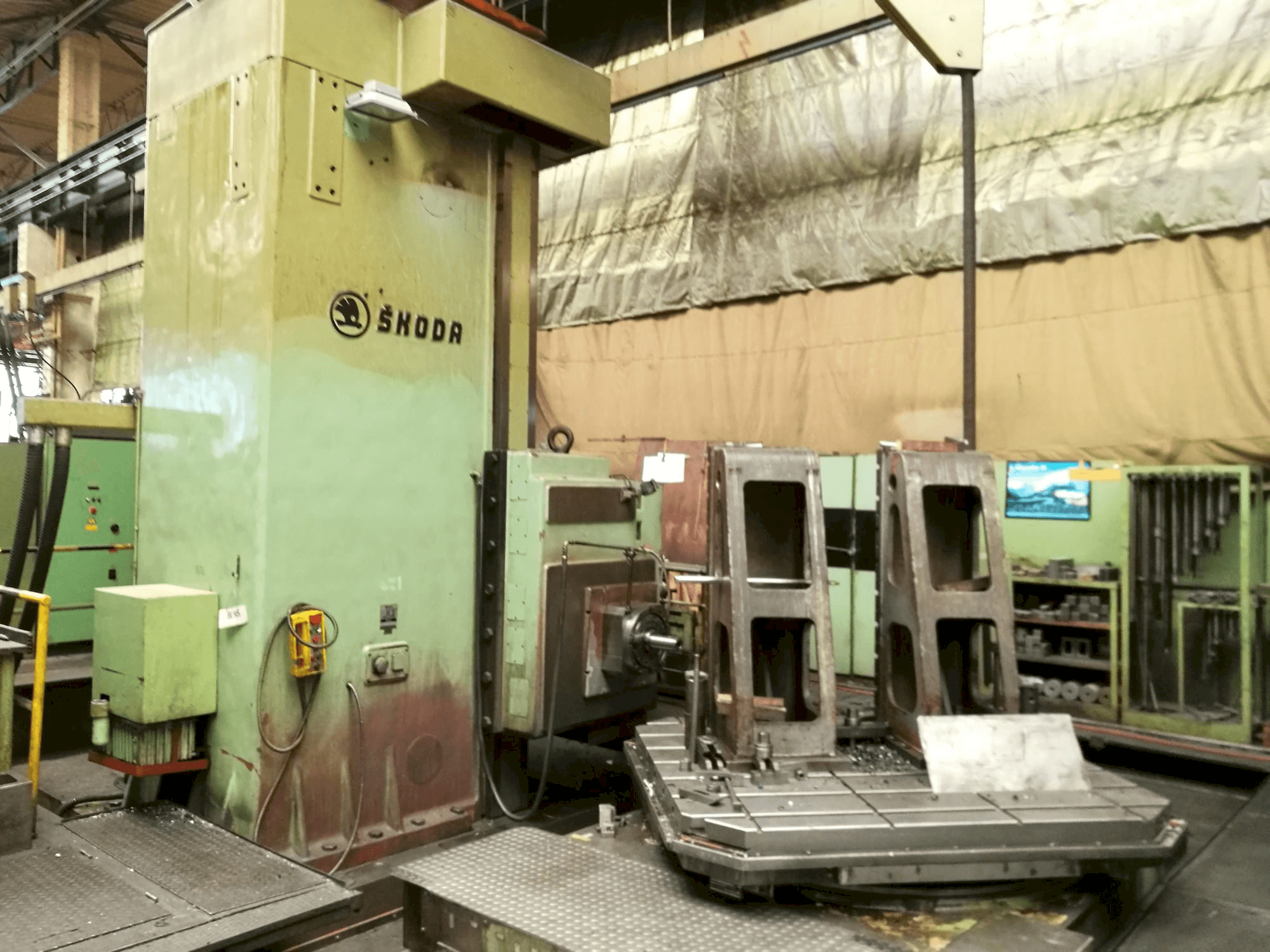 Vista Frontal da SKODA WI 130 máquina