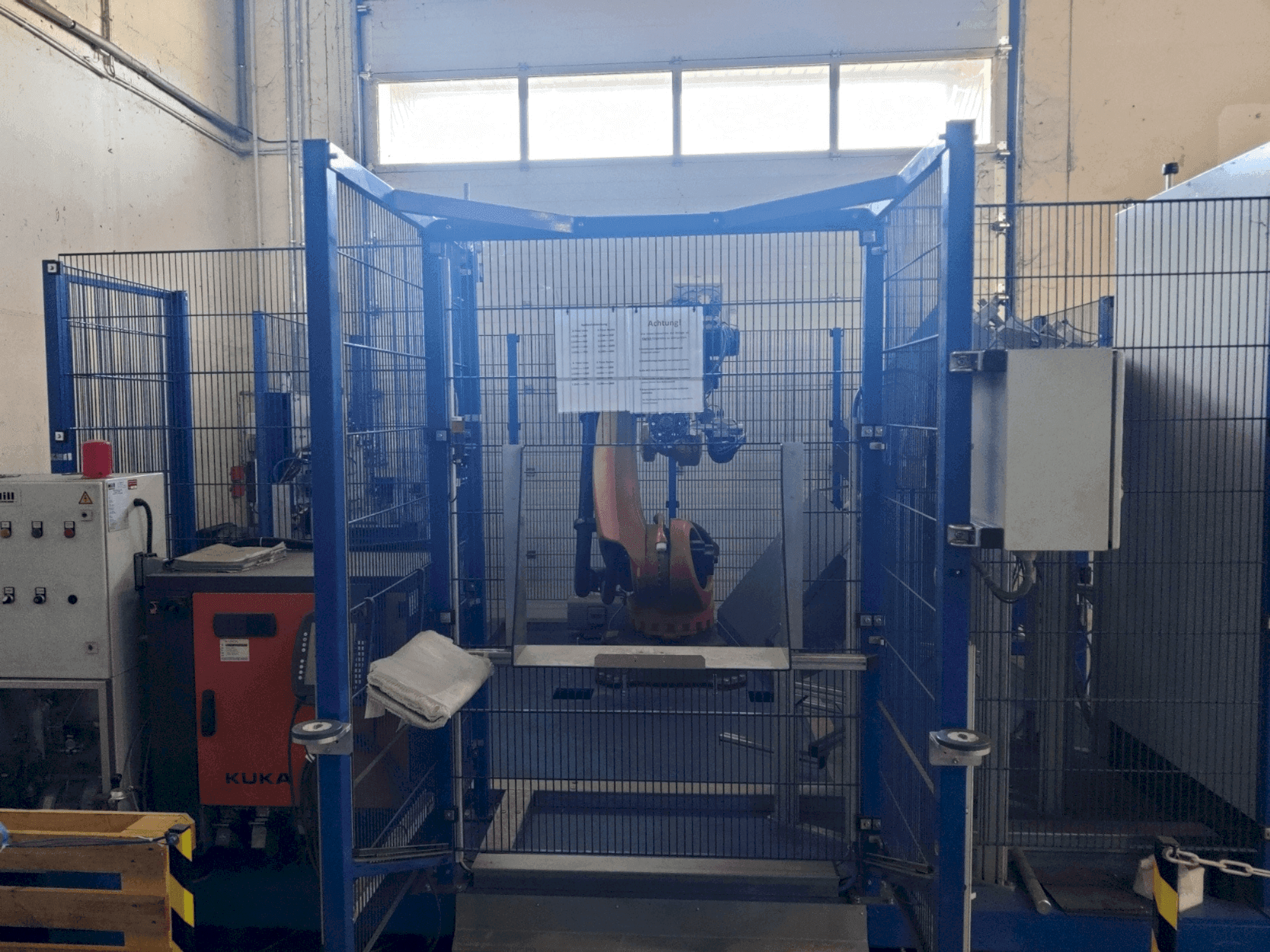 Vista Frontal da KUKA KR 120 R 2500 pro máquina