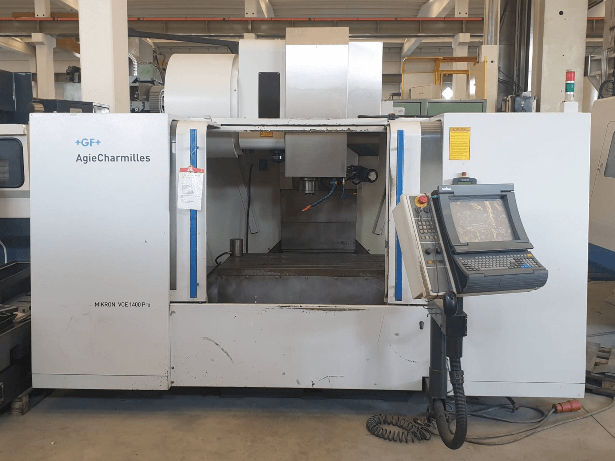 Vista Frontal da AgieCharmilles MIKRON VCE 1400 PRO máquina