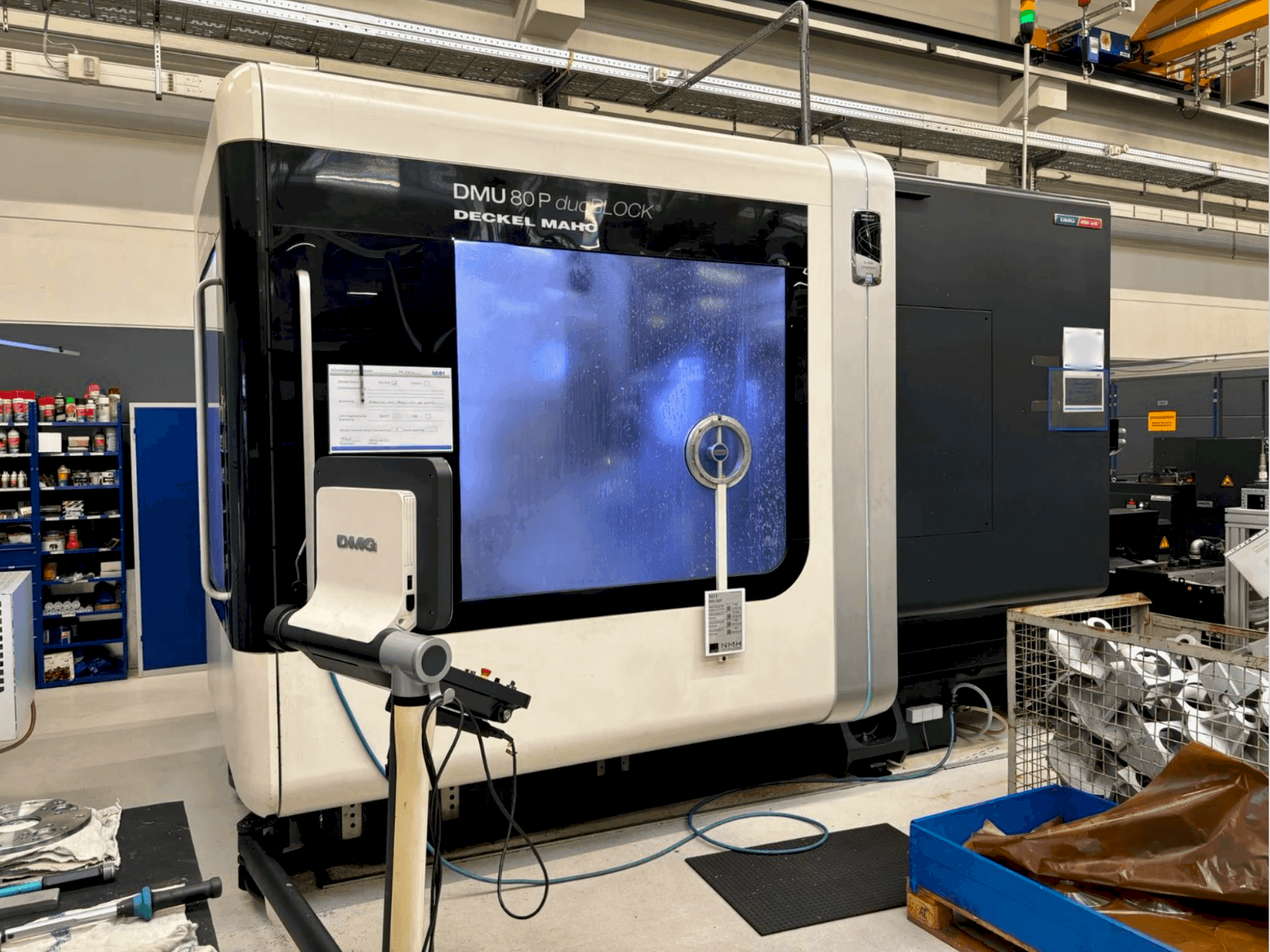 Vista Frontal da DMG MORI 80 P Duoblock máquina