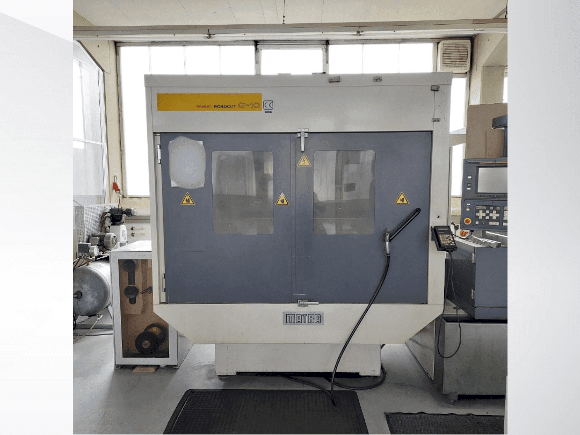 Vista Frontal da FANUC Robocut Alpha 1C máquina