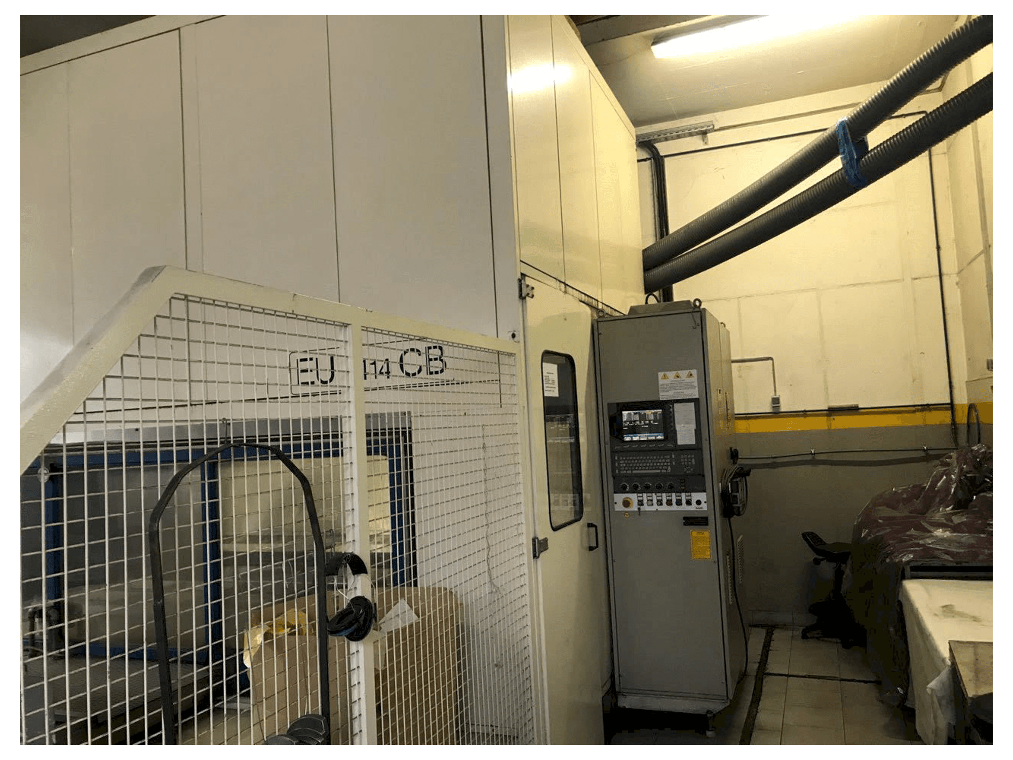 Vista Lateral Esquerda da Belotti EU3414PWCB máquina