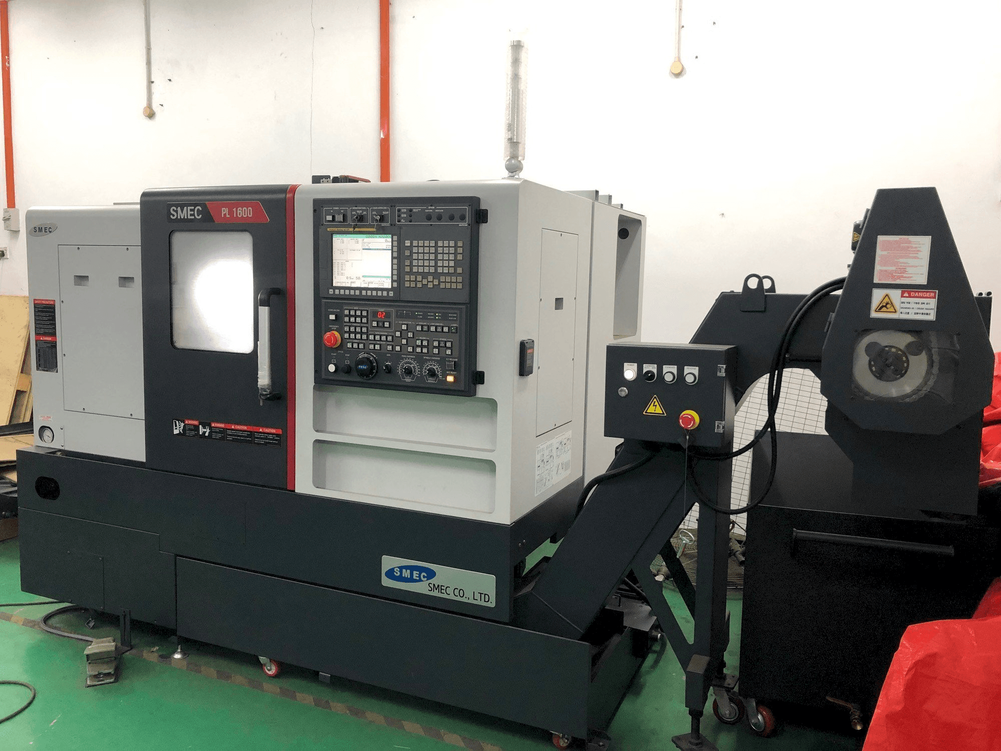 Vista Frontal da SMEC PL1600 máquina