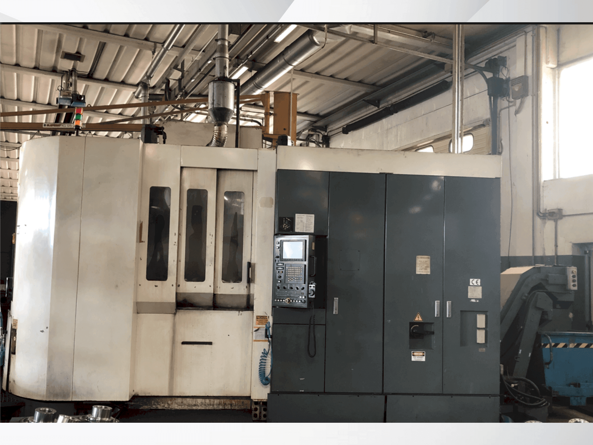 Vista Frontal da Kitamura MyCenter HX500i máquina