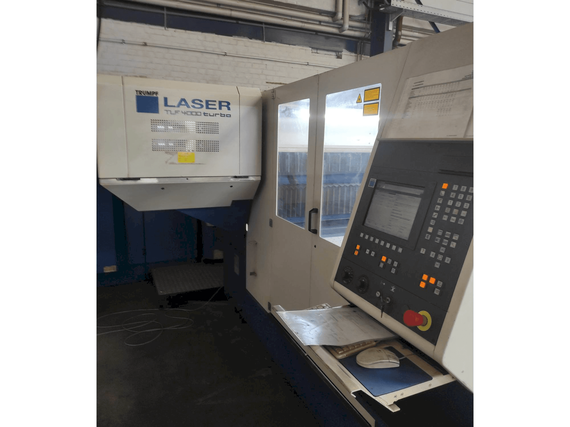 Vista Frontal da Trumpf TRUMATIC L 3030 máquina