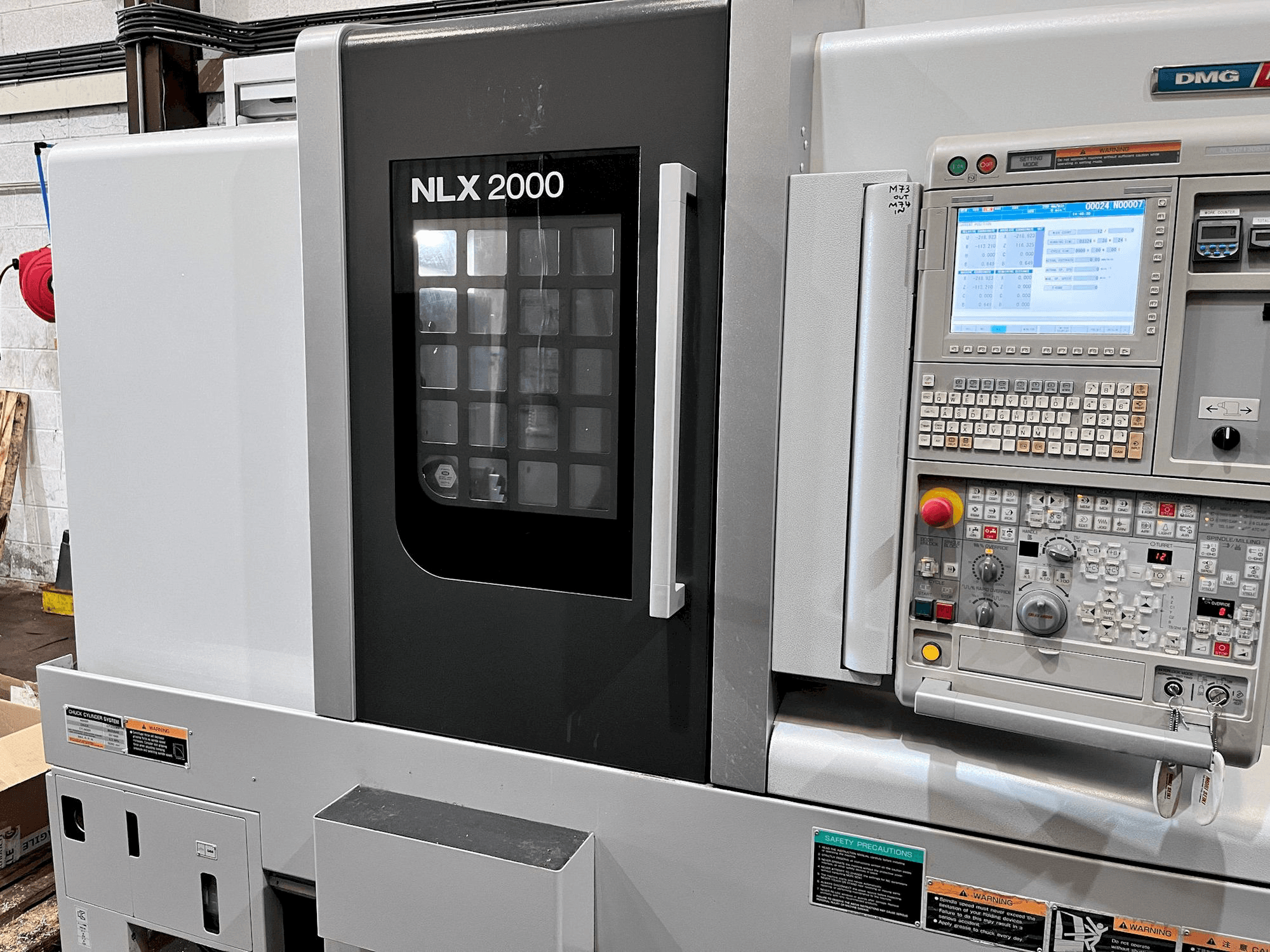 Vista Frontal da MORI SEIKI NLX 2000MC/500 máquina
