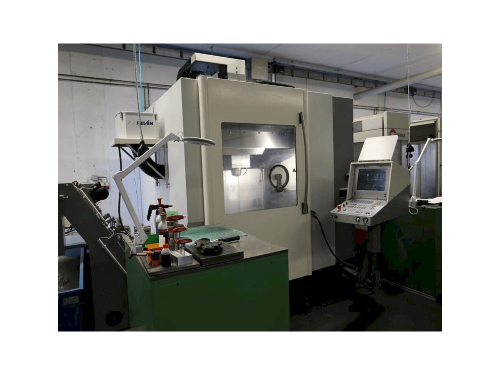 Vista Frontal da DMG DMC65V máquina