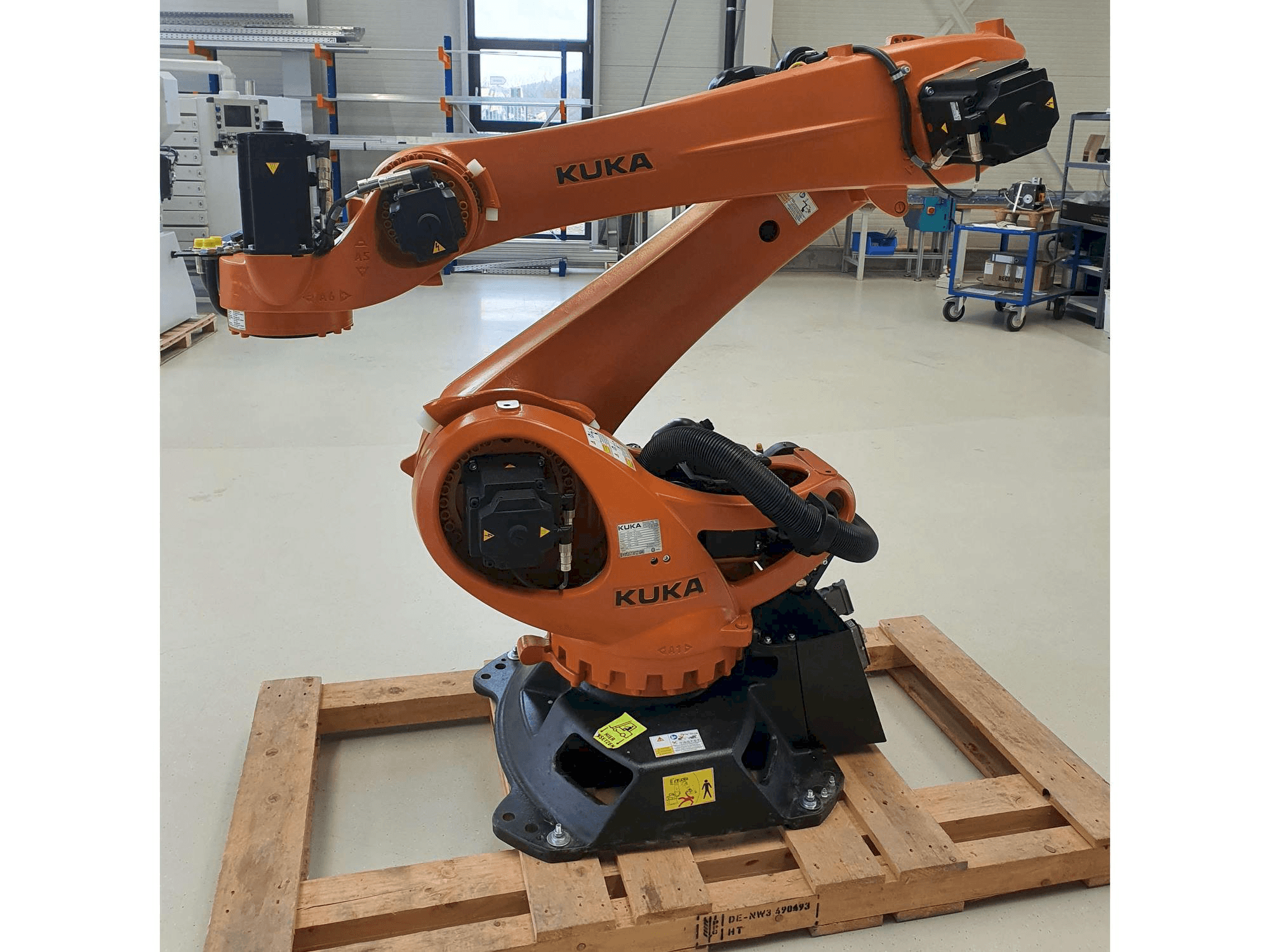 Vista Frontal da KUKA KR180 R3200PA máquina