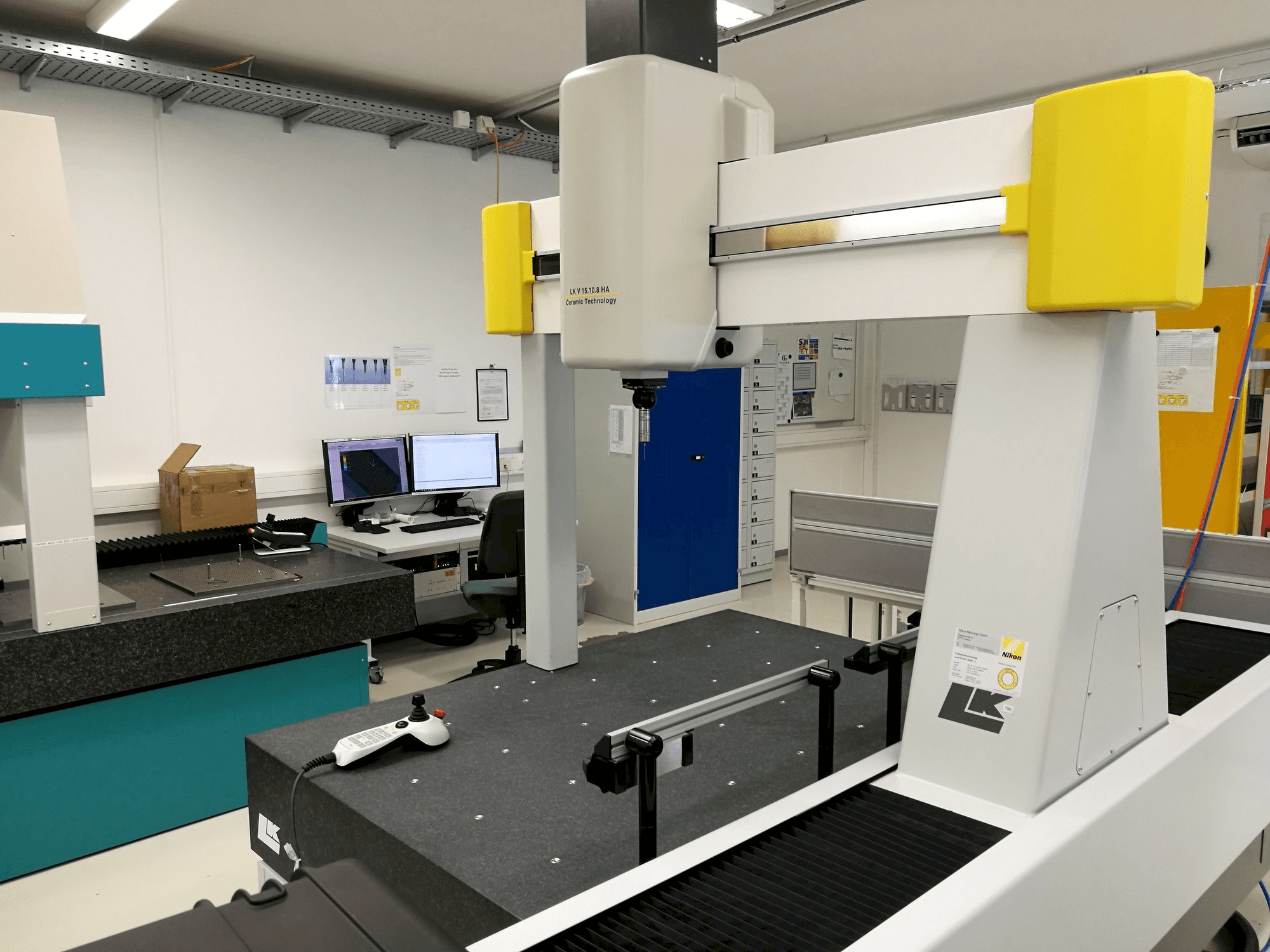 Vista Frontal da NIKON LKV 15.10.8 HA máquina