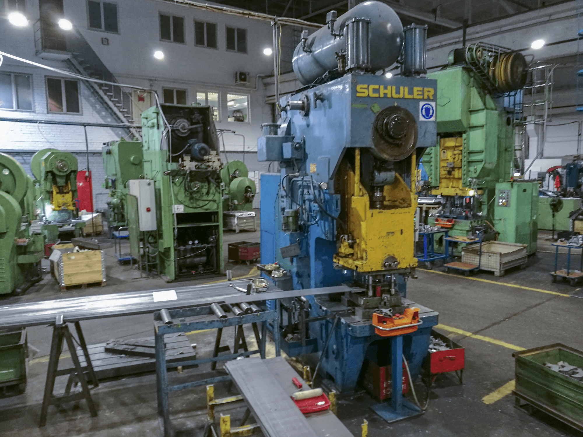 Vista Esquerda da SCHULER PEr 200/420 máquina