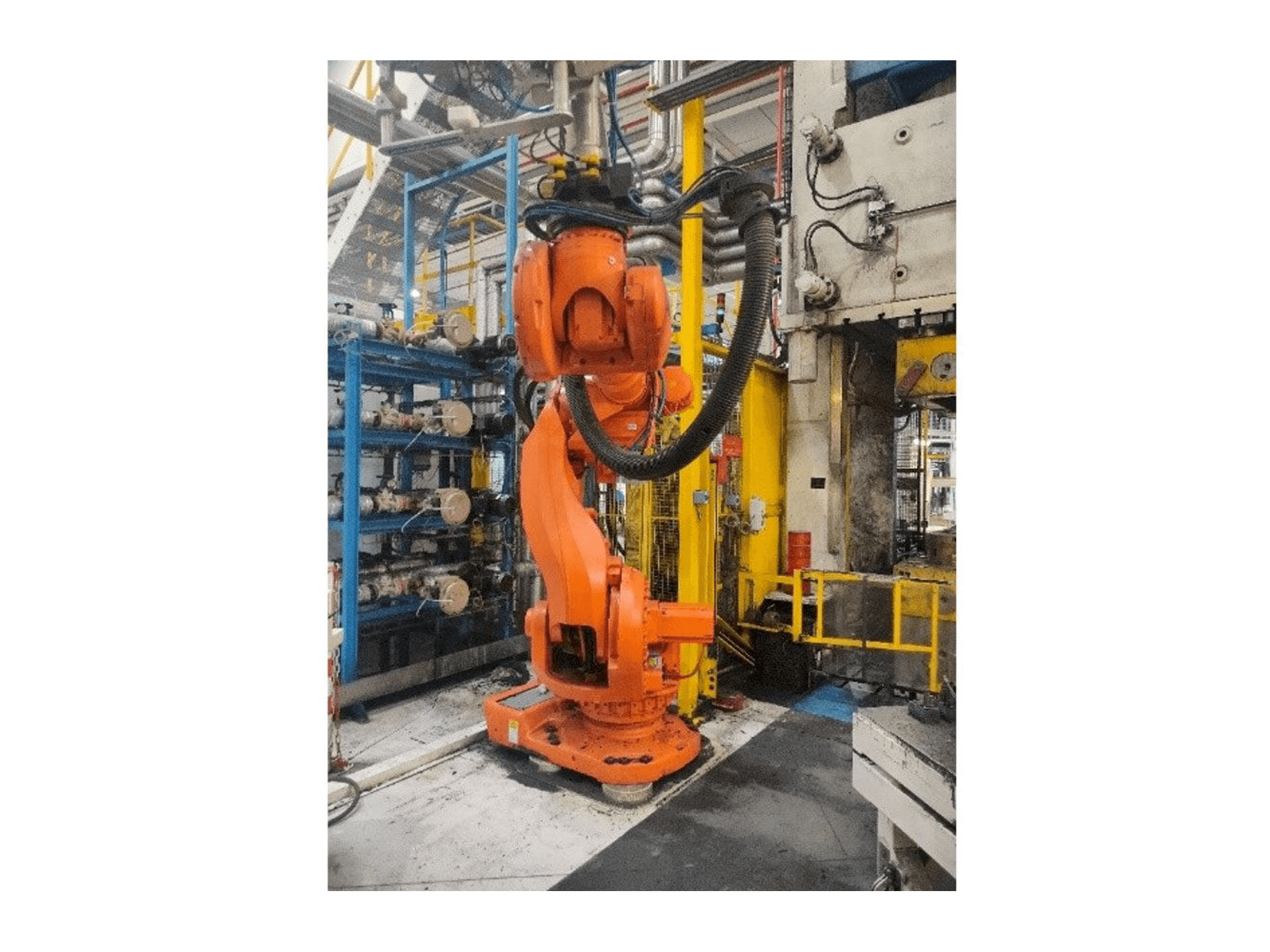 Vista Frontal da ABB IRC5 M2004 máquina