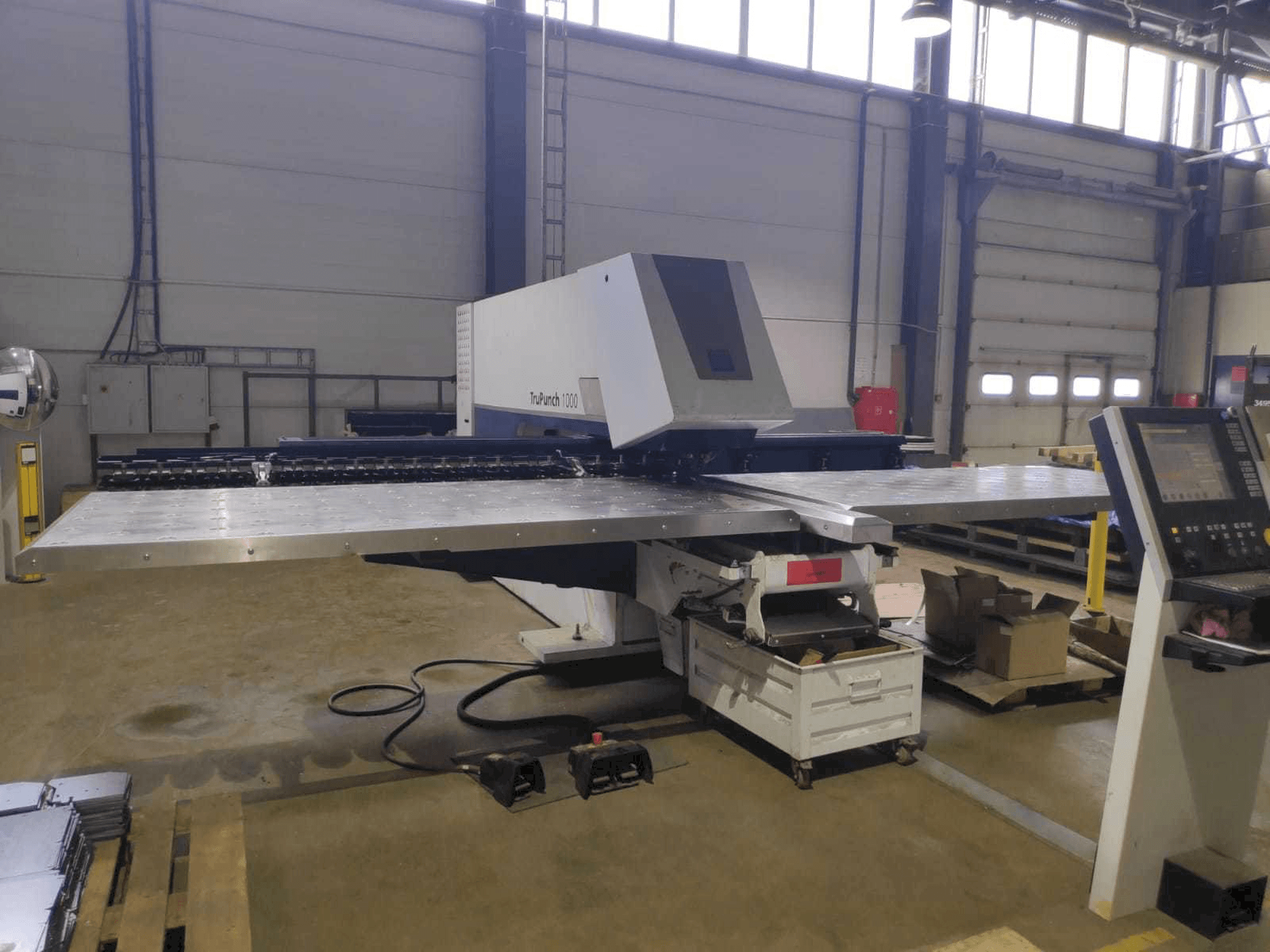 Vista Frontal da Trumpf TruPunch 1000 máquina