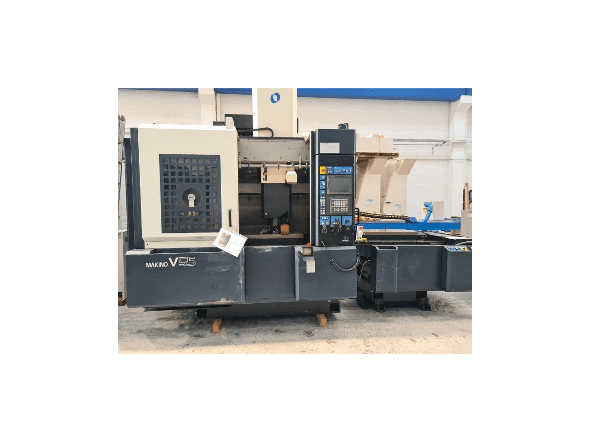 Vista Frontal da Makino V55 máquina