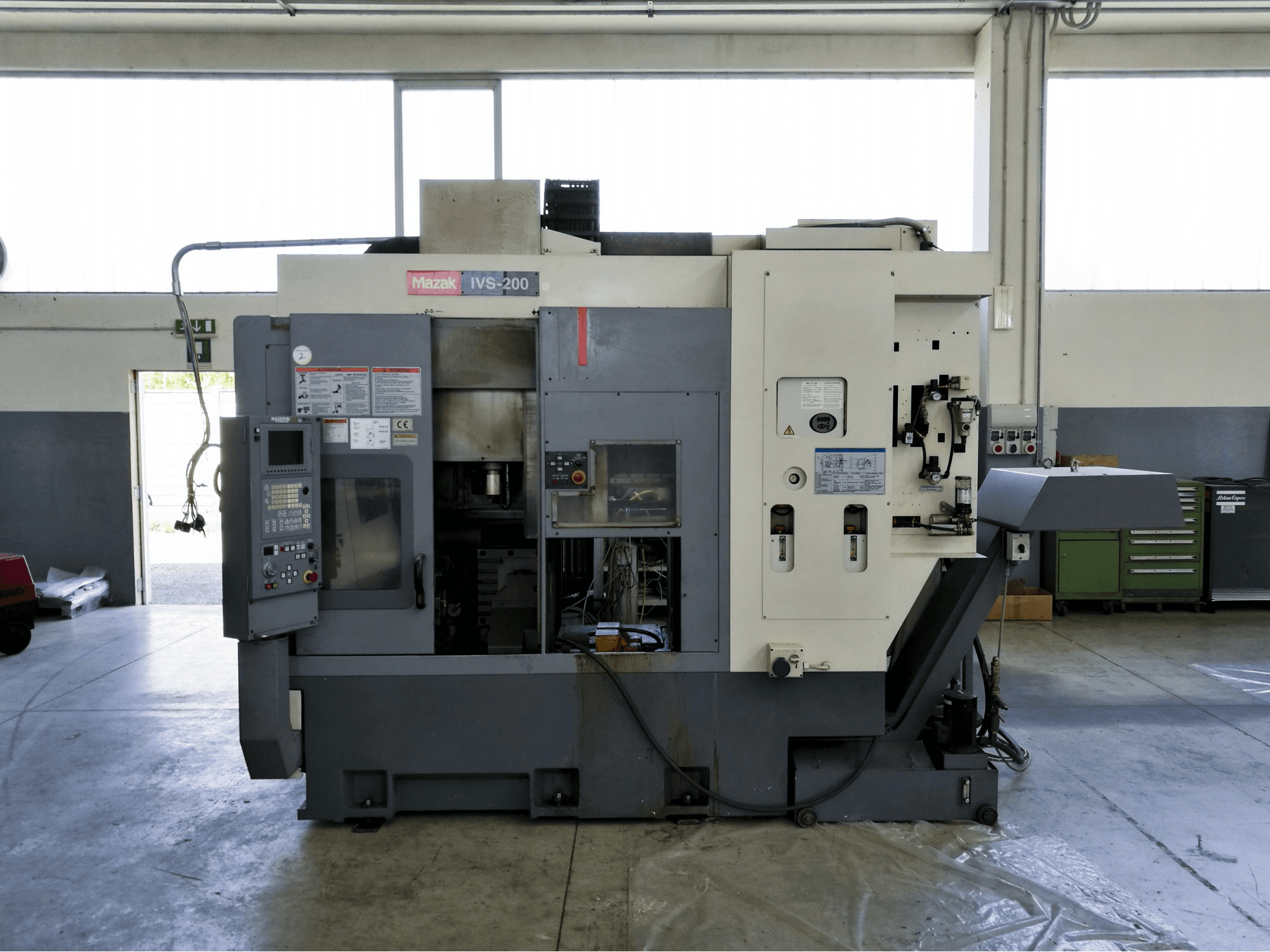 Vista Direita da Mazak IVS-200 máquina