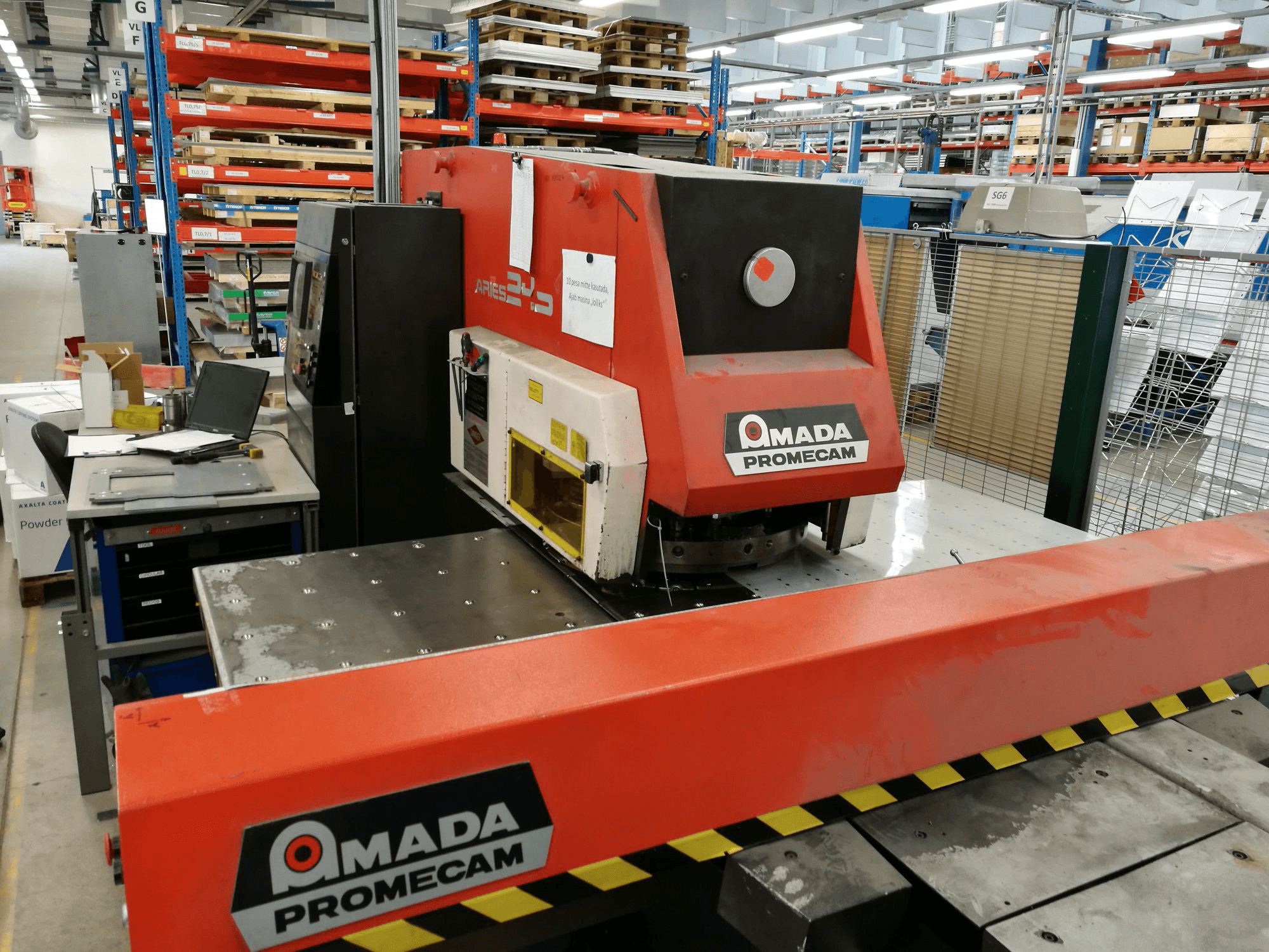 Vista Frontal da AMADA ARIES 245 máquina