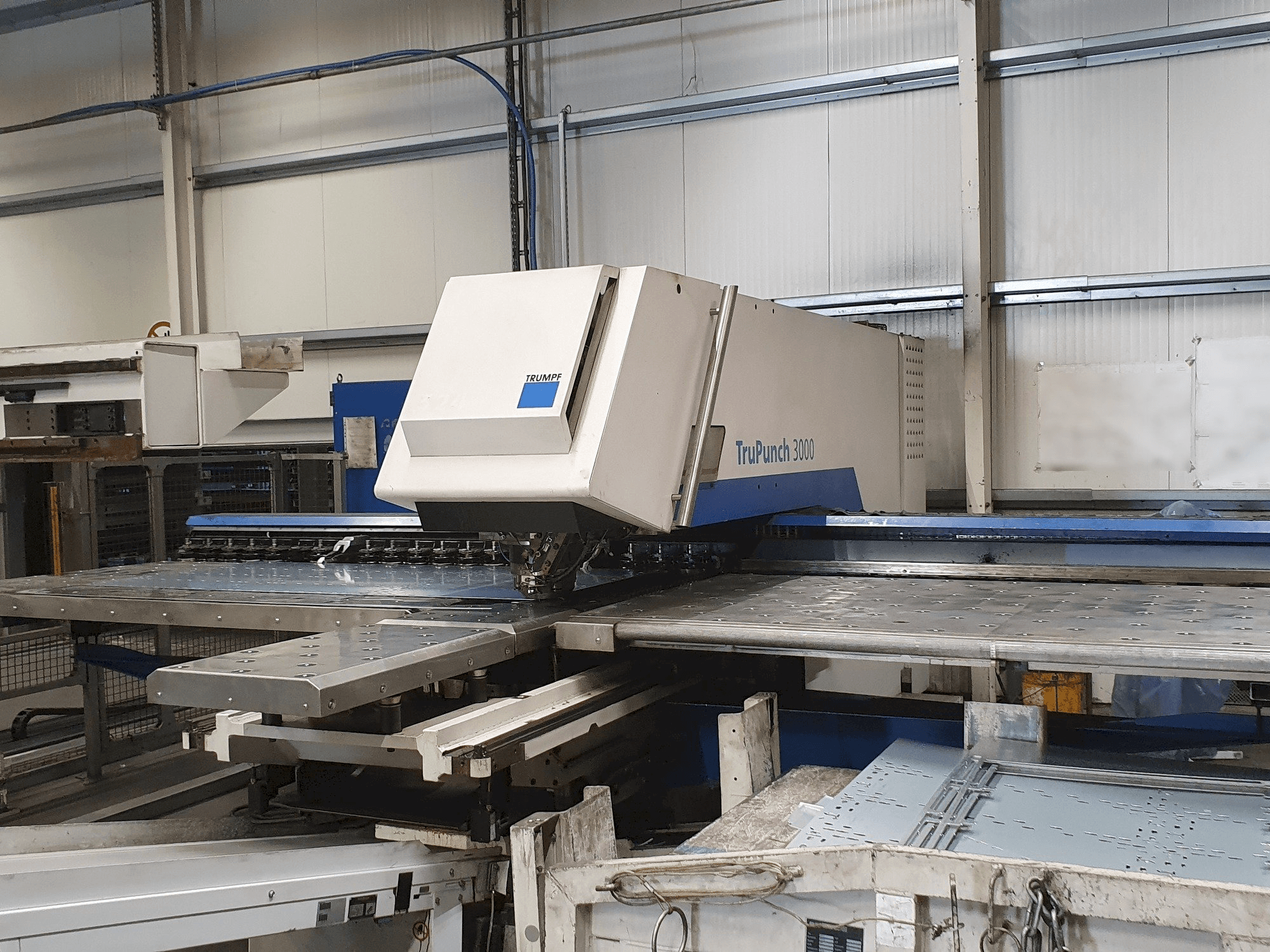 Vista Frontal da Trumpf TruPunch 3000 máquina