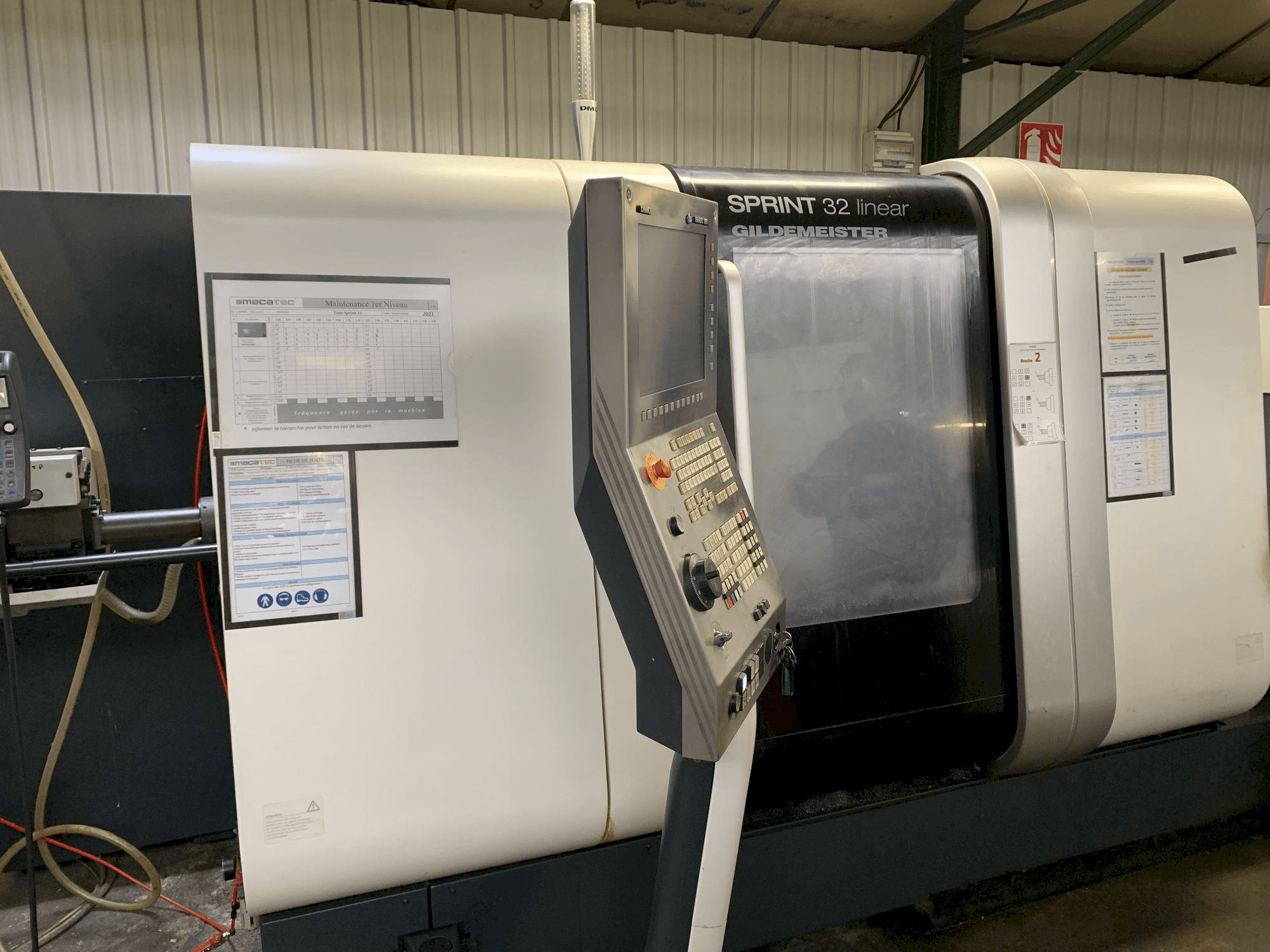 Vista Frontal da DMG SPRINT 32 linear máquina