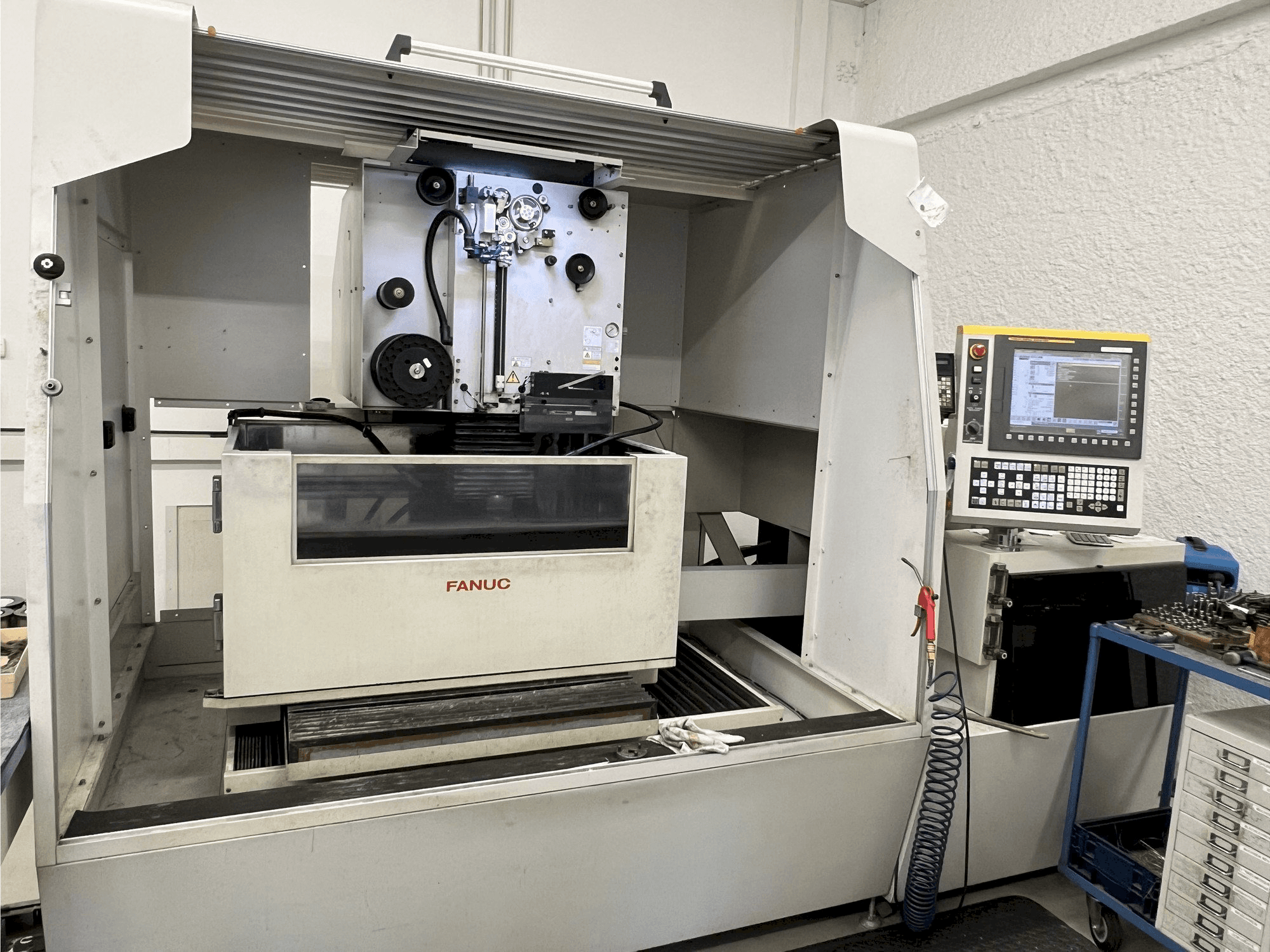 Vista Frontal da FANUC Robocut Alpha 1-iD máquina