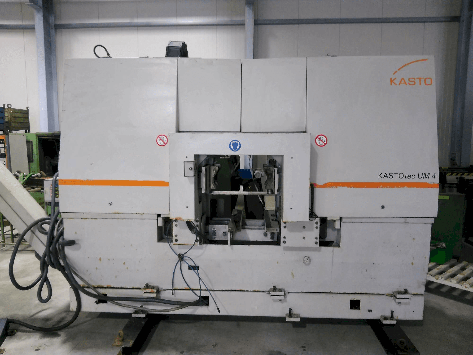 Vista Frontal da KASTO TEC UM 4 máquina