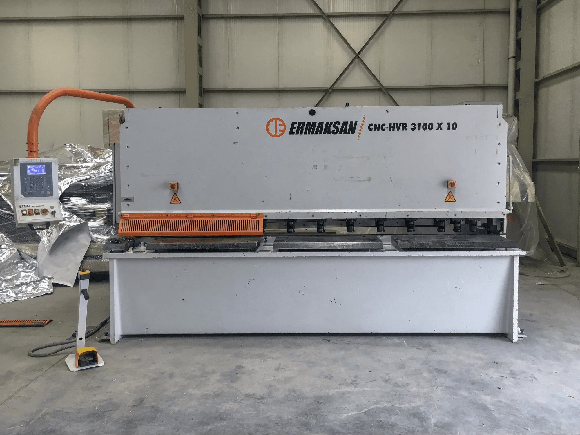 Vista Frontal da ERMAKSAN CNC HVR 3100x10 máquina