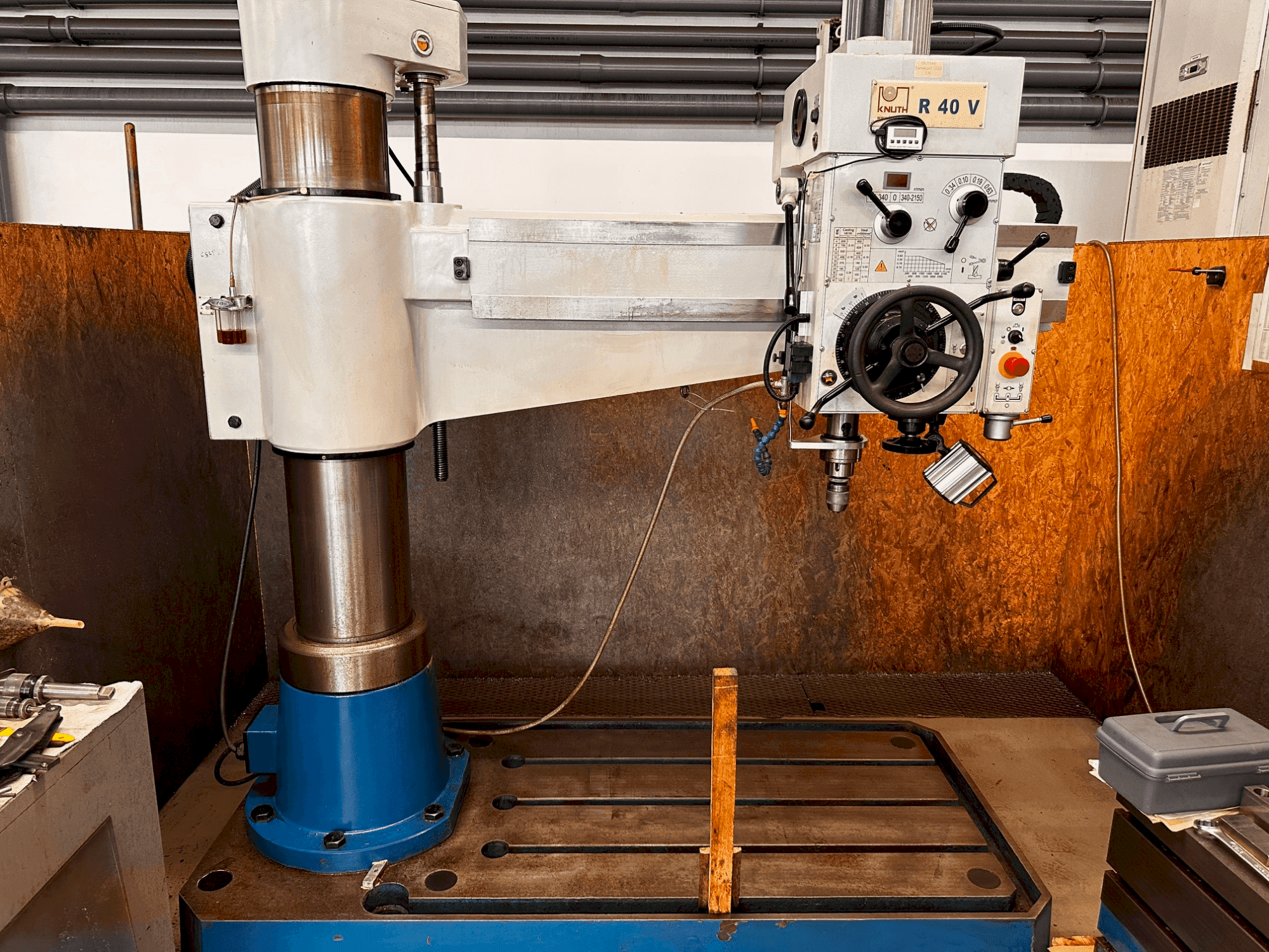 Vista Frontal da KNUTH R40V máquina