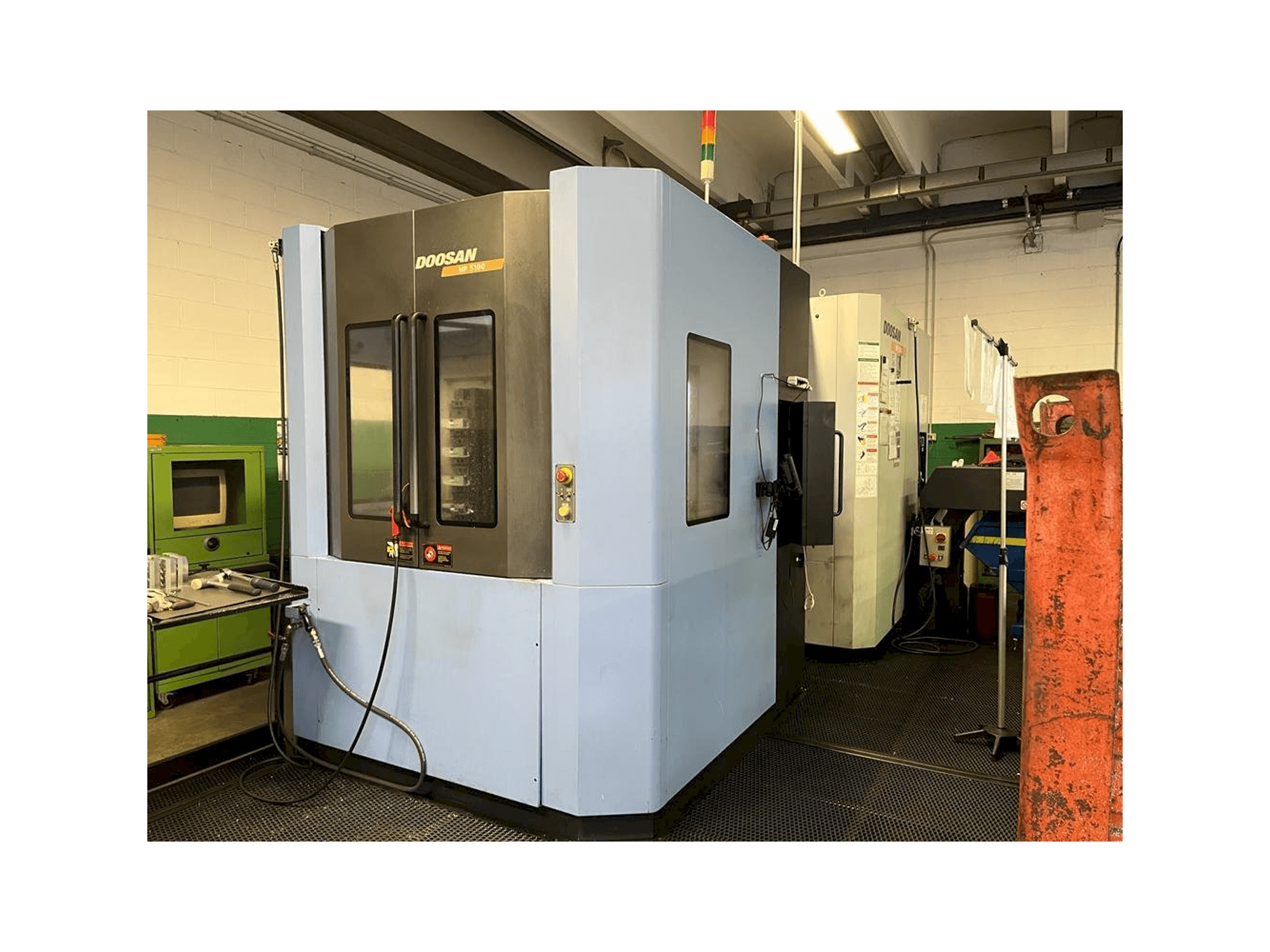 Vista Lateral Esquerda da Doosan HP5100 máquina