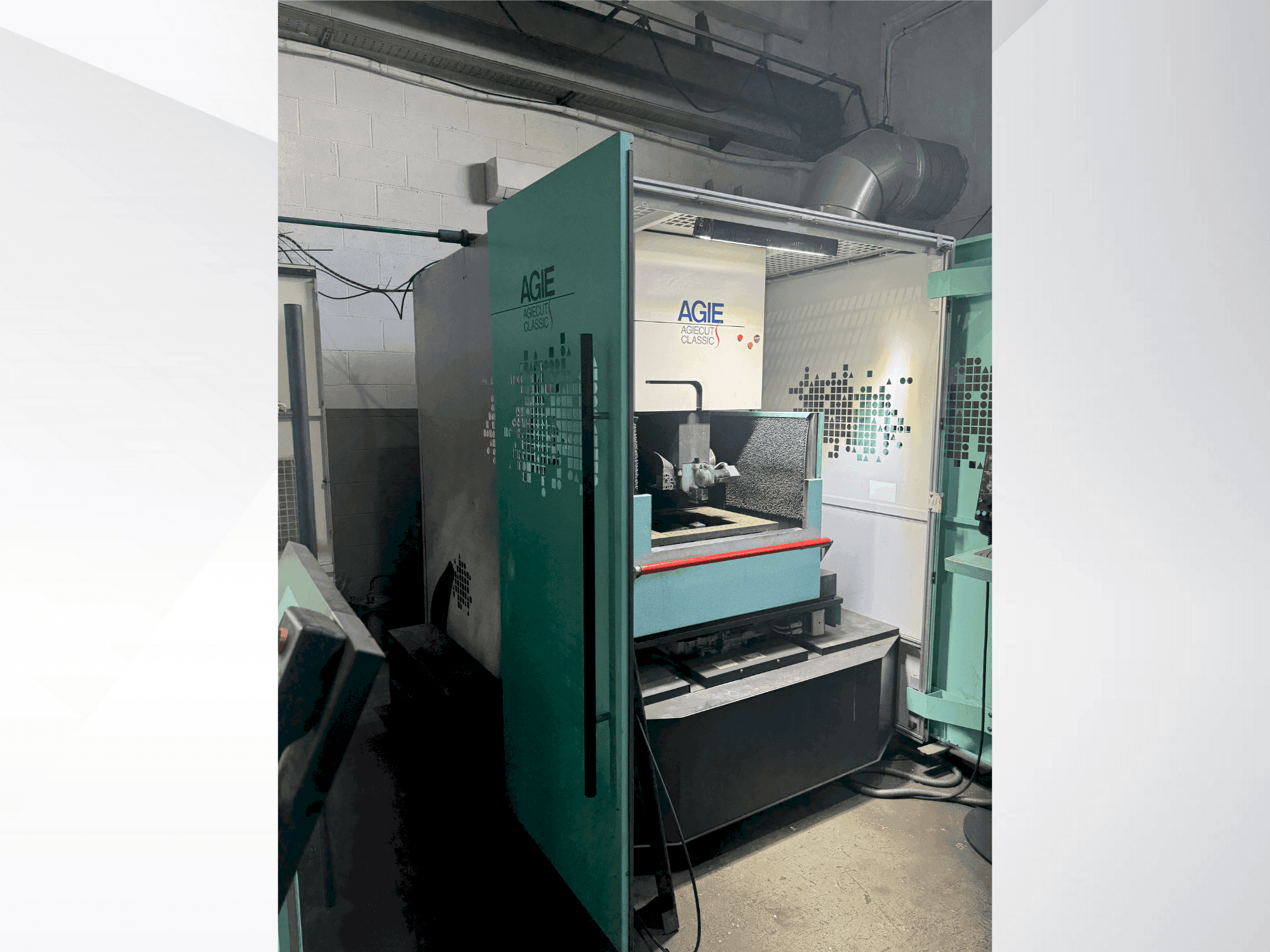 Vista Frontal da AGIE Agiecut Classic S máquina