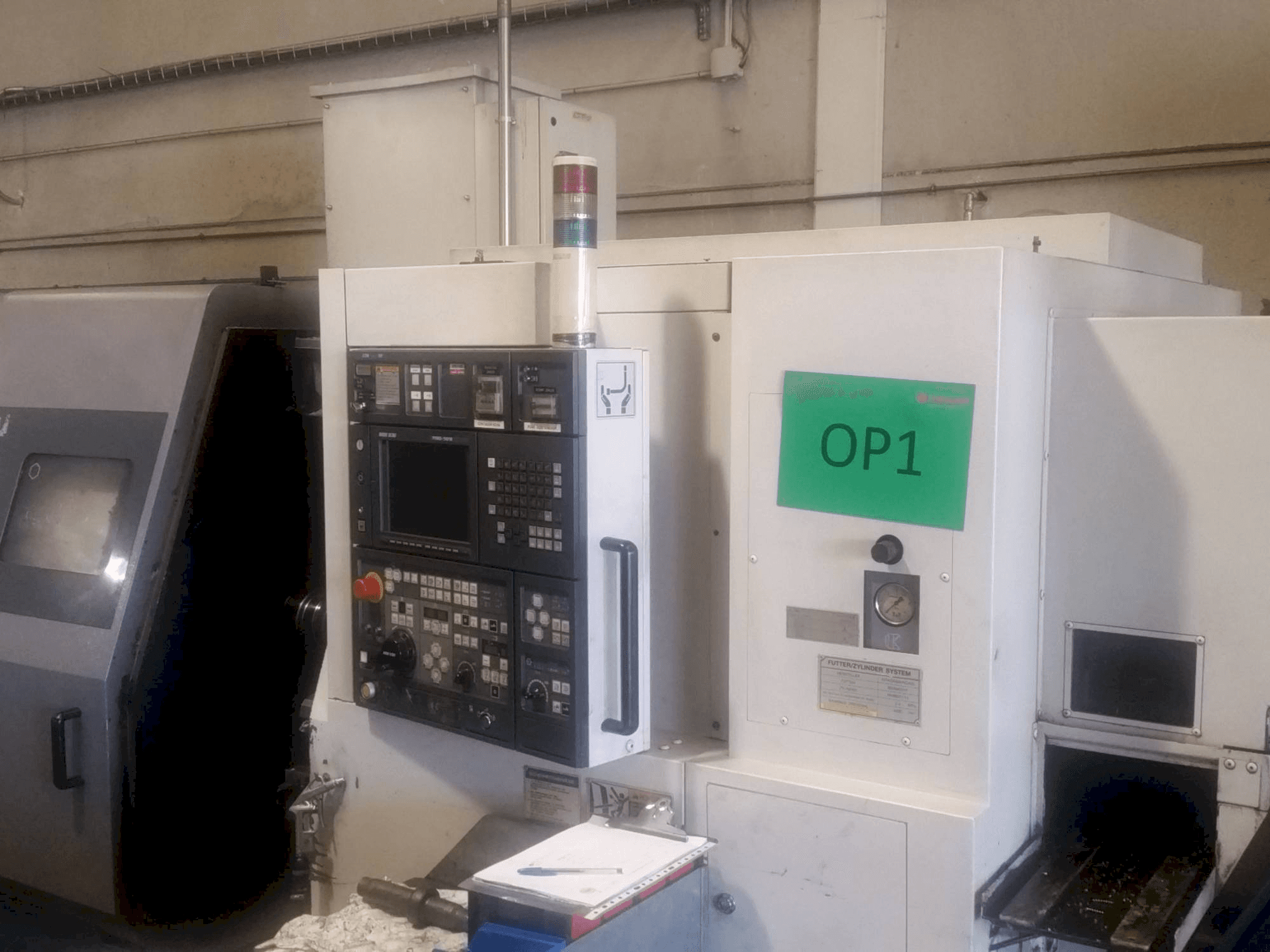 Vista Frontal da MORI SEIKI ZL 200 MSC máquina
