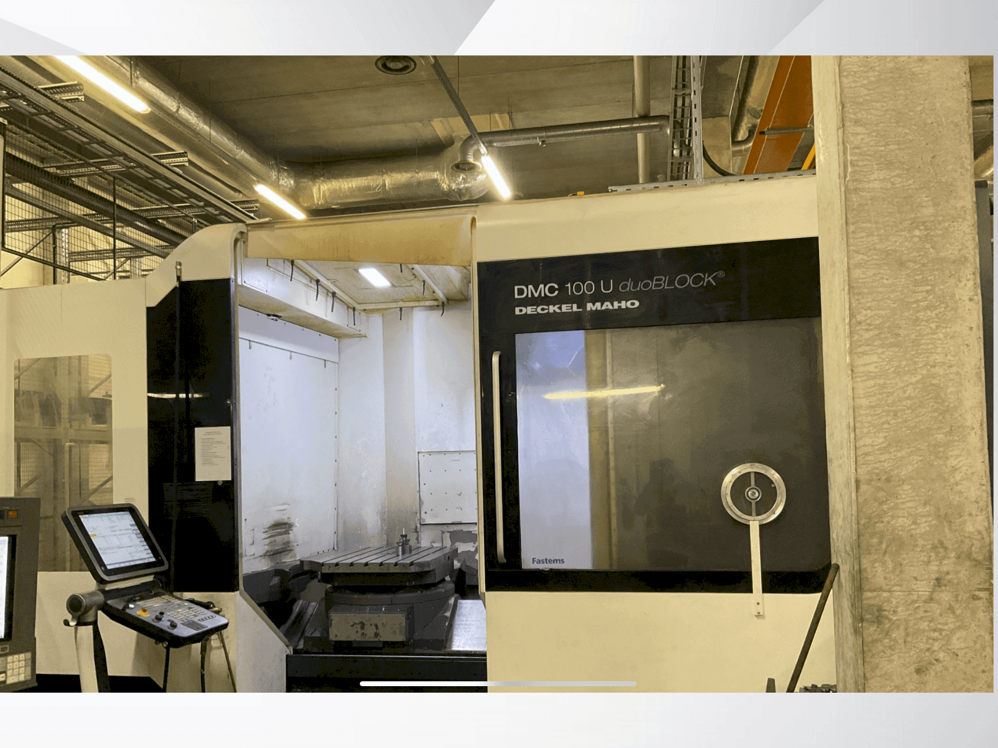 Vista Frontal da DMG DECKEL MAHO DMC 100U duoBLOCK máquina