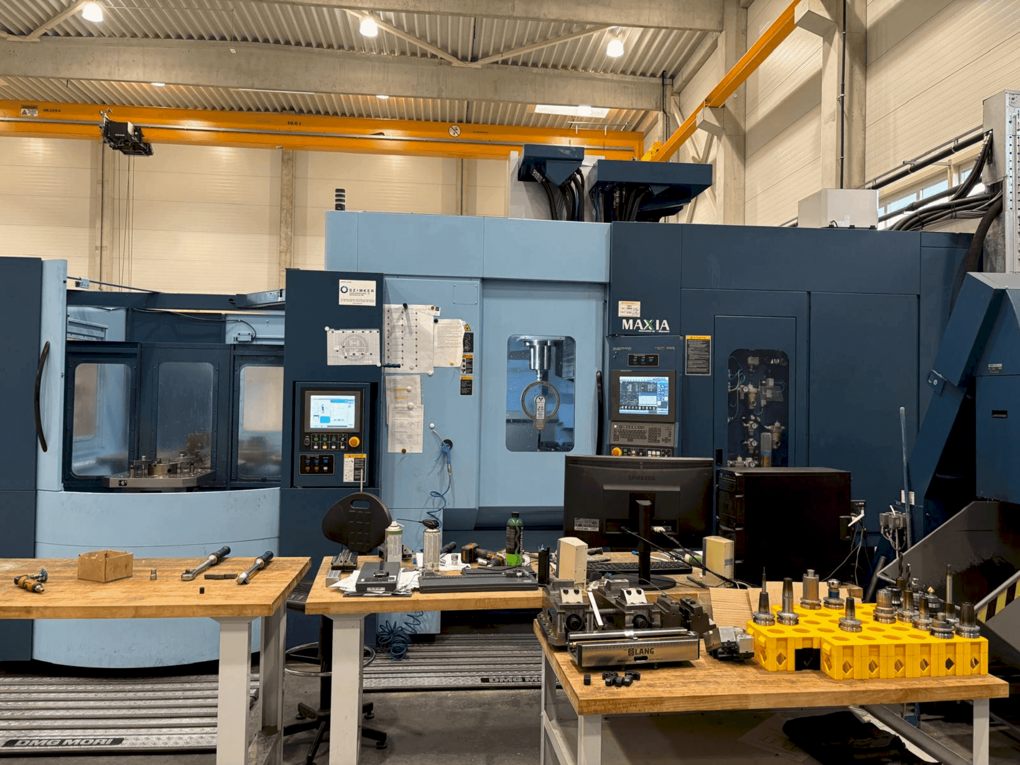 Vista Frontal da Matsuura MAM72-70V máquina