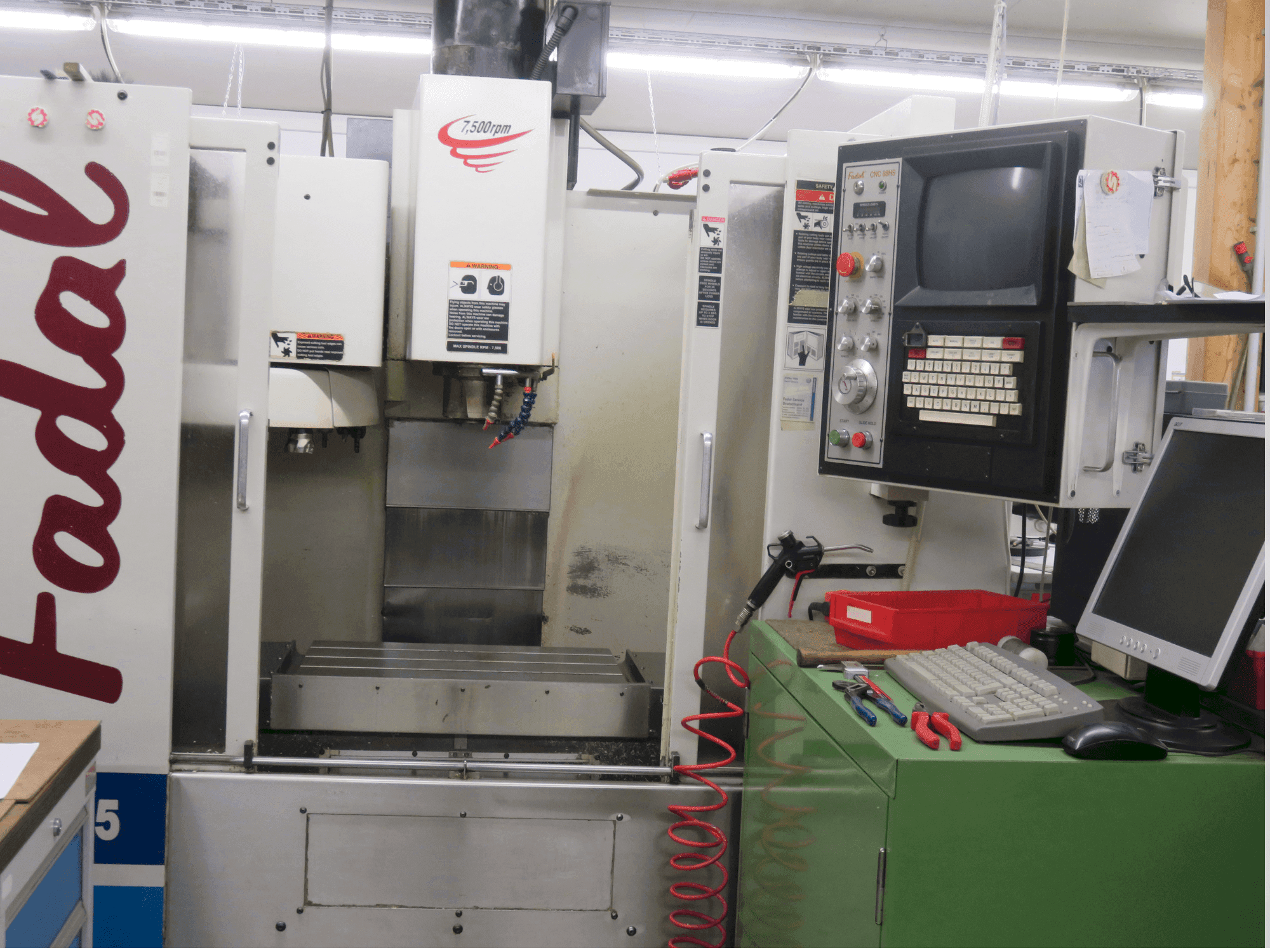 Vista Frontal da FADAL VMC 15 máquina