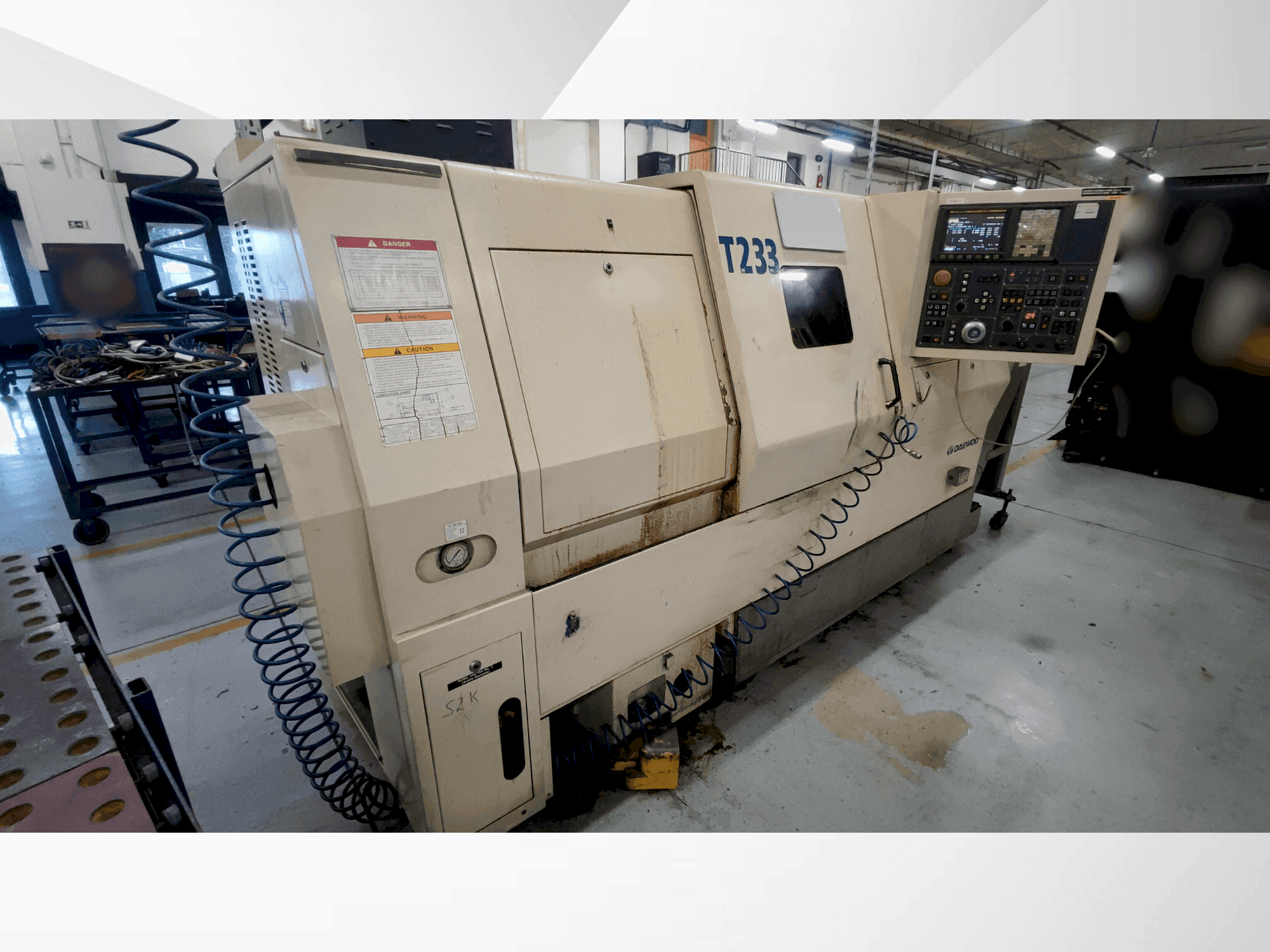 Vista Frontal da DAEWOO puma 240 LB máquina