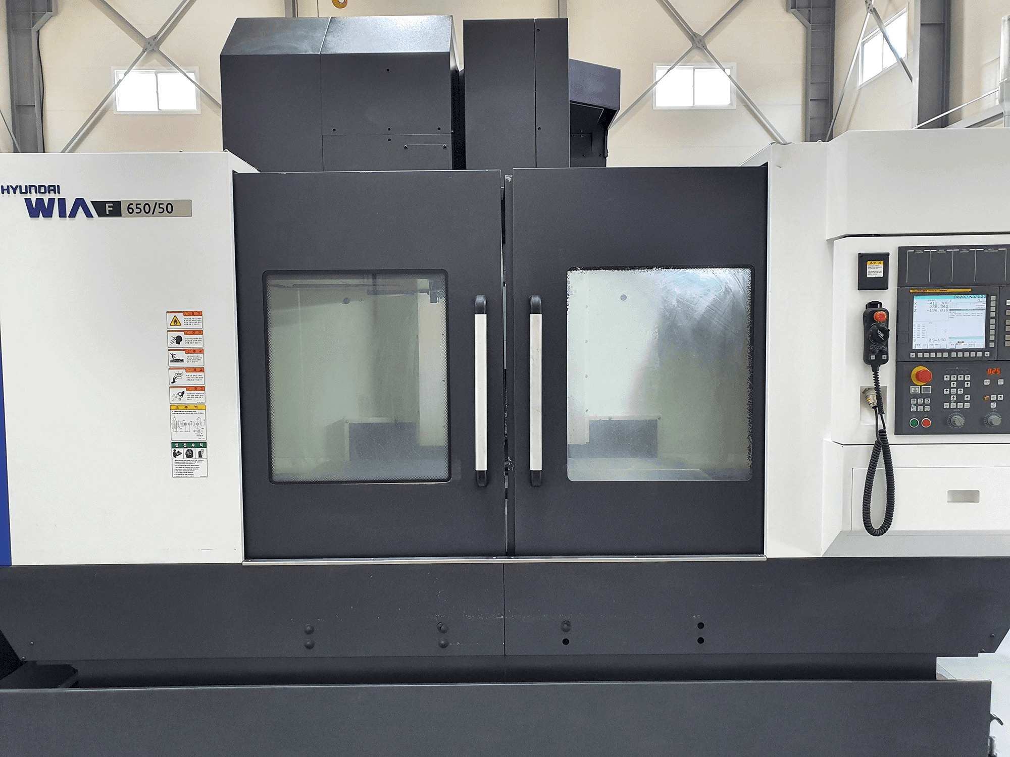 Vista Frontal da Hyundai Wia F650/50 máquina