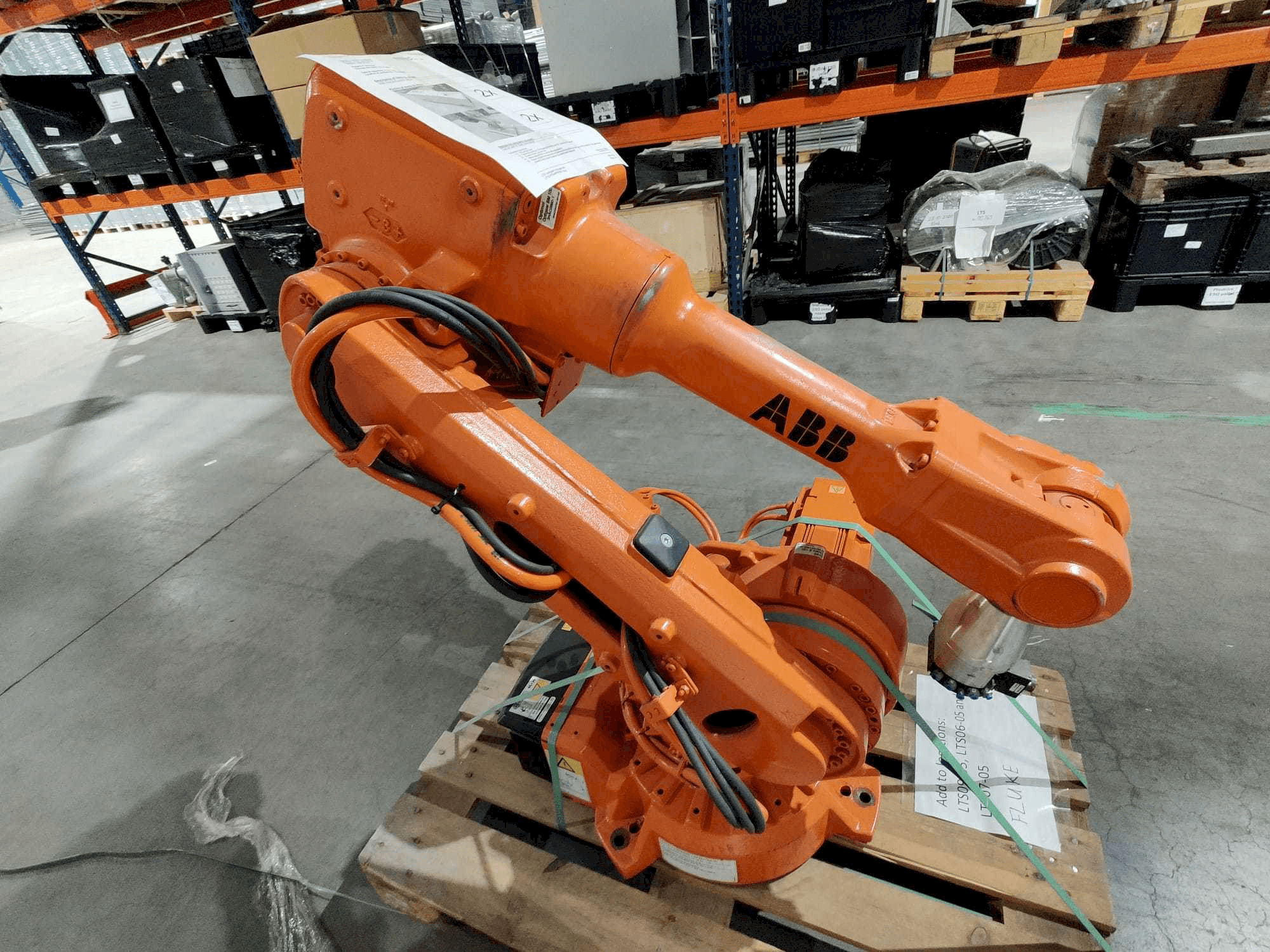 Vista Frontal da ABB IRB 2600 M2004 máquina