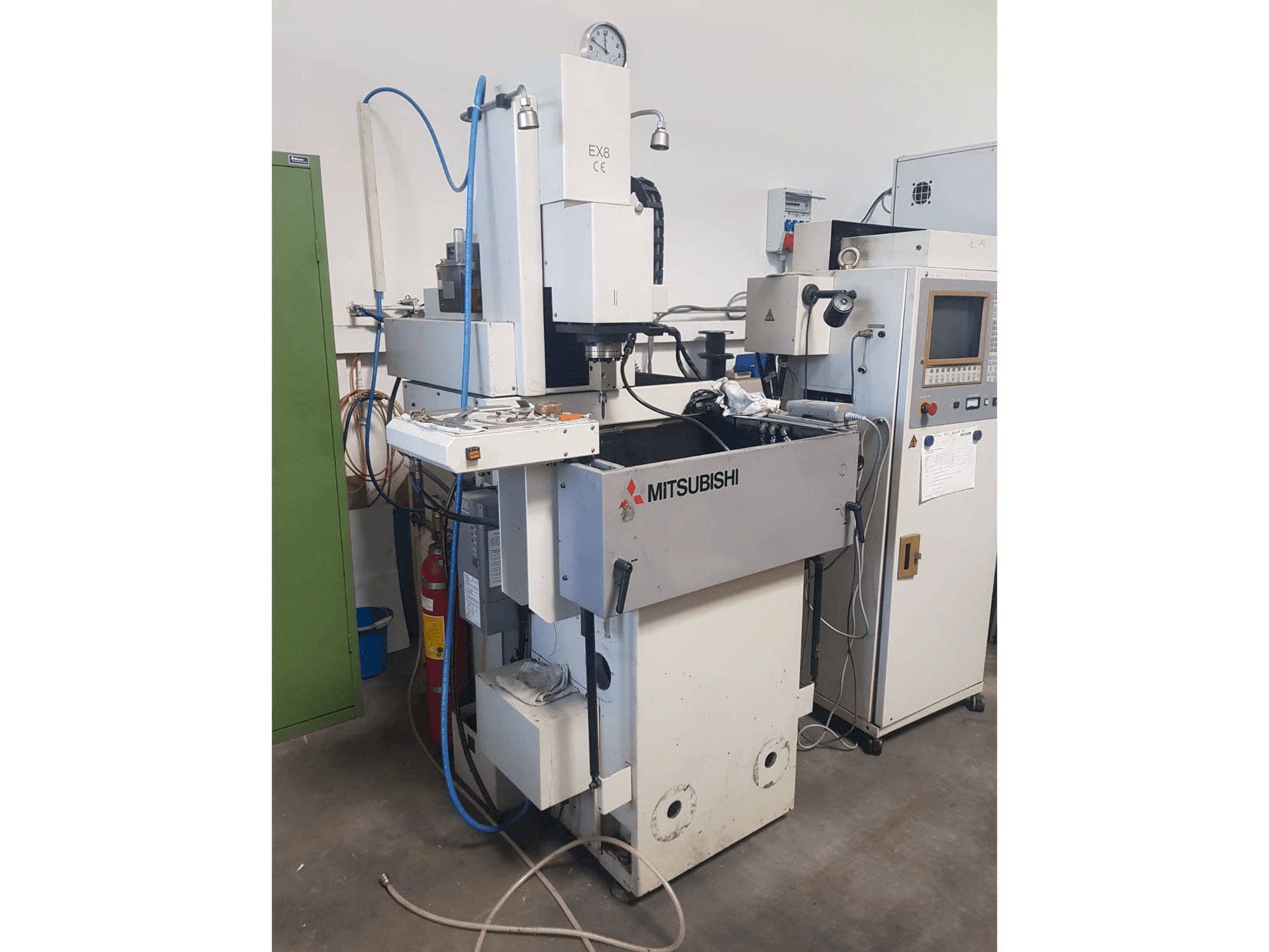 Vista Frontal da Mitsubishi EX 8 máquina