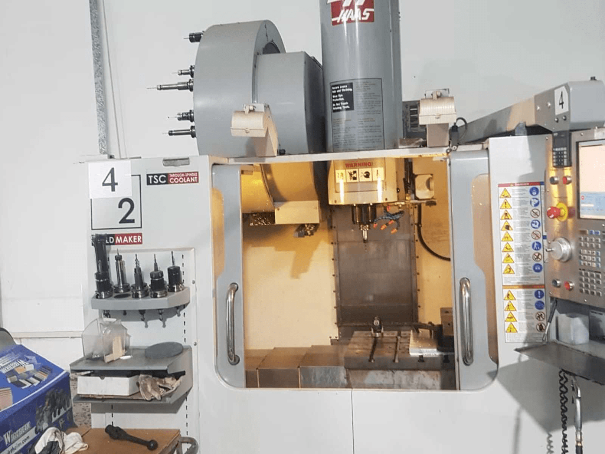 Vista Frontal da HAAS VM-2 máquina