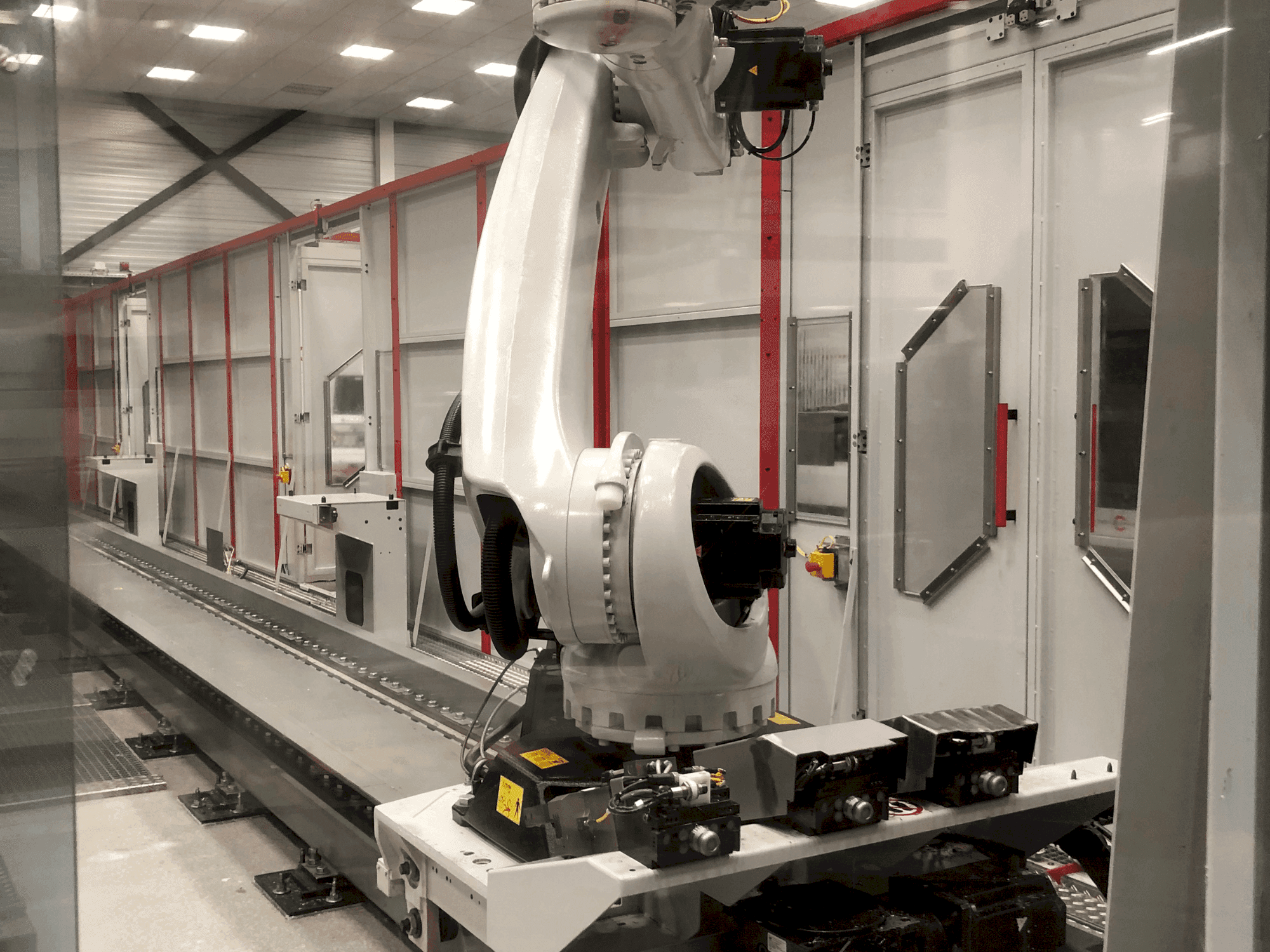 Vista Frontal da KUKA KR 240 R2900 ultra máquina